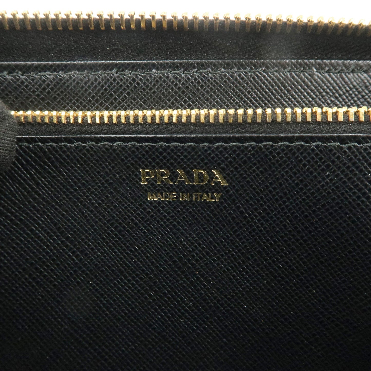 Prada Logo Saffiano Leather Round Zippy Long Wallet Black【Pre-order】