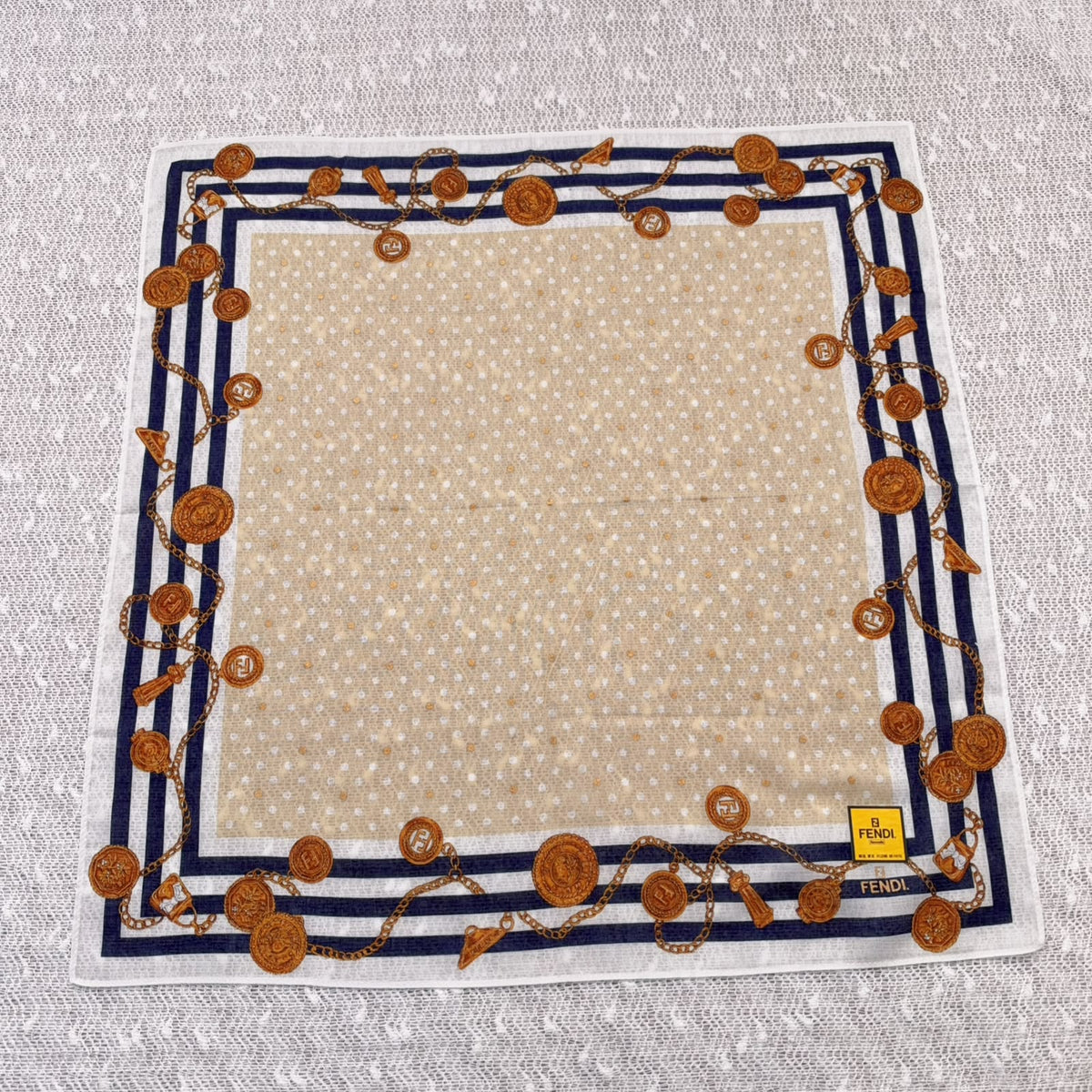 Fendi經典金幣鎖鏈印花絲巾
