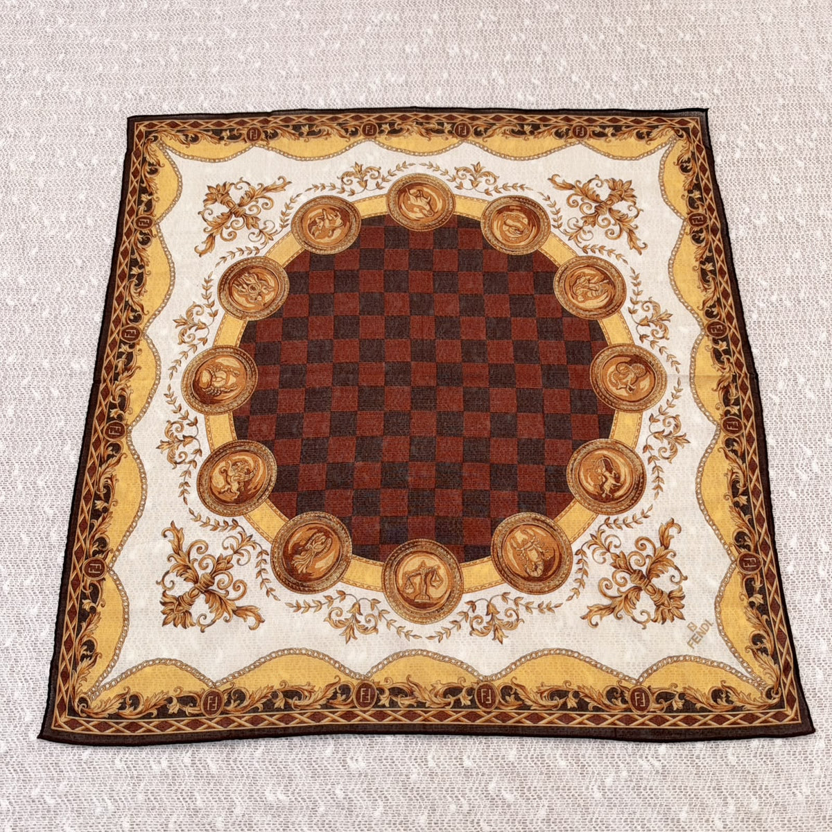 (全新)Fendi棋盤格復古宮廷風正方絲巾