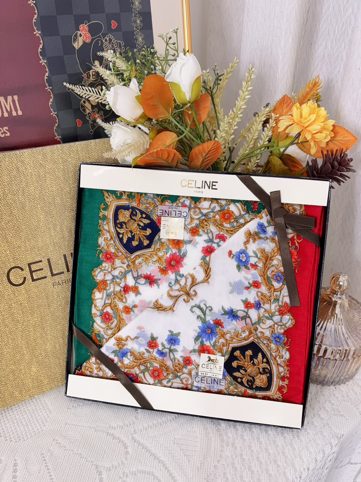 (全新)Celine紅綠金色藤蔓盾牌徽章小花正方絲巾禮盒