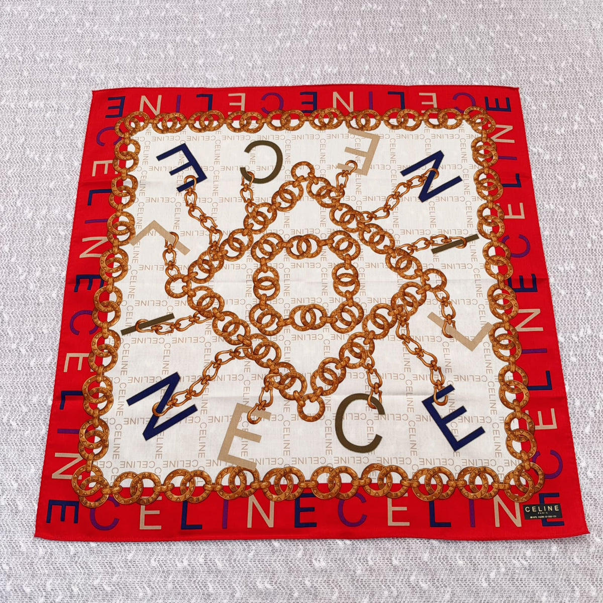 (全新)Celine復古金鏈紅邊正方絲巾