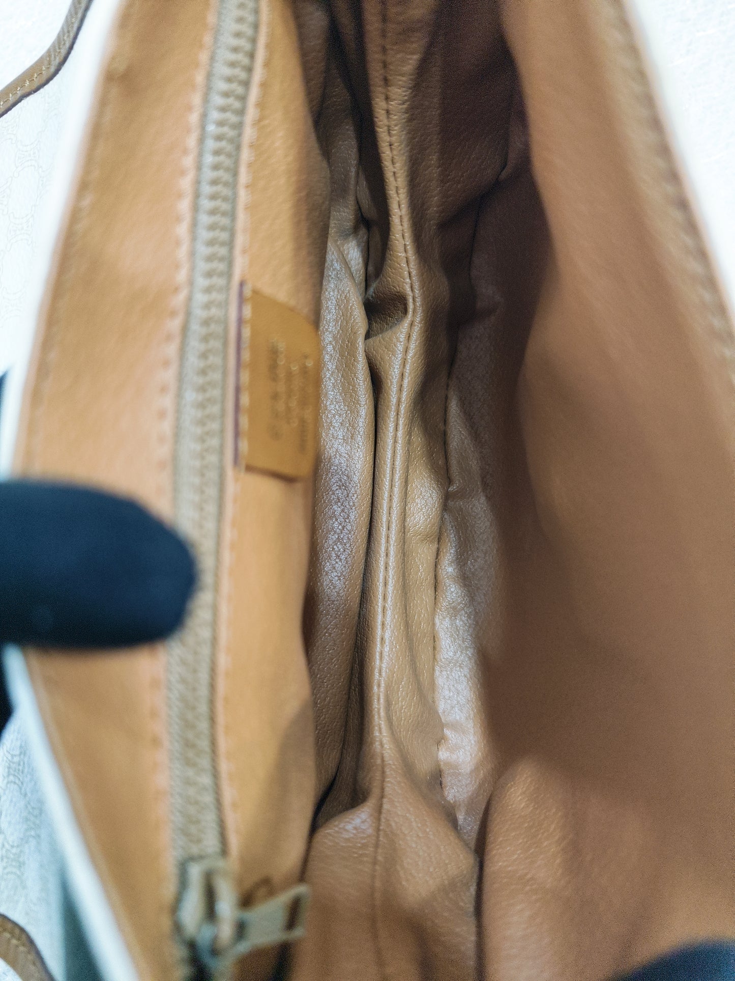 Celine Macadam crossbody Bag 白花半月 **稀有**