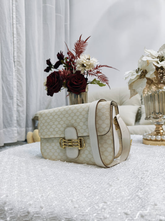 Celine Macadam crossbody Bag 白花 **稀有**