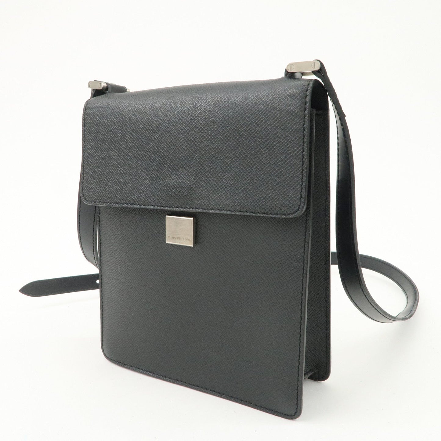 Louis Vuitton Taiga Pochette Kurgan Shoulder Bag Ardoise M32442【Pre-order】