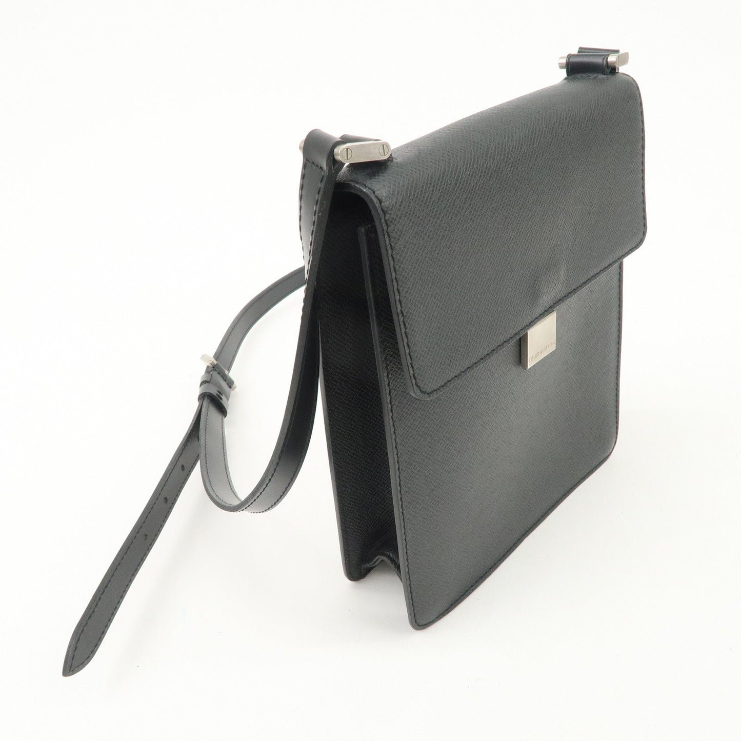 Louis Vuitton Taiga Pochette Kurgan Shoulder Bag Ardoise M32442【Pre-order】