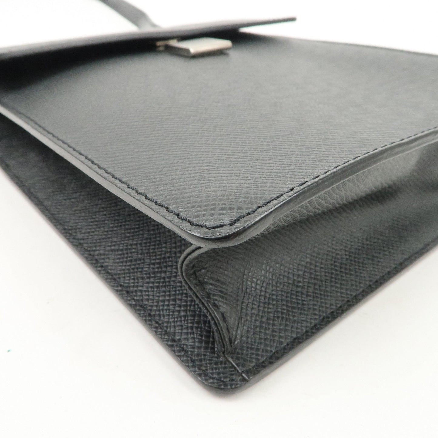 Louis Vuitton Taiga Pochette Kurgan Shoulder Bag Ardoise M32442【Pre-order】