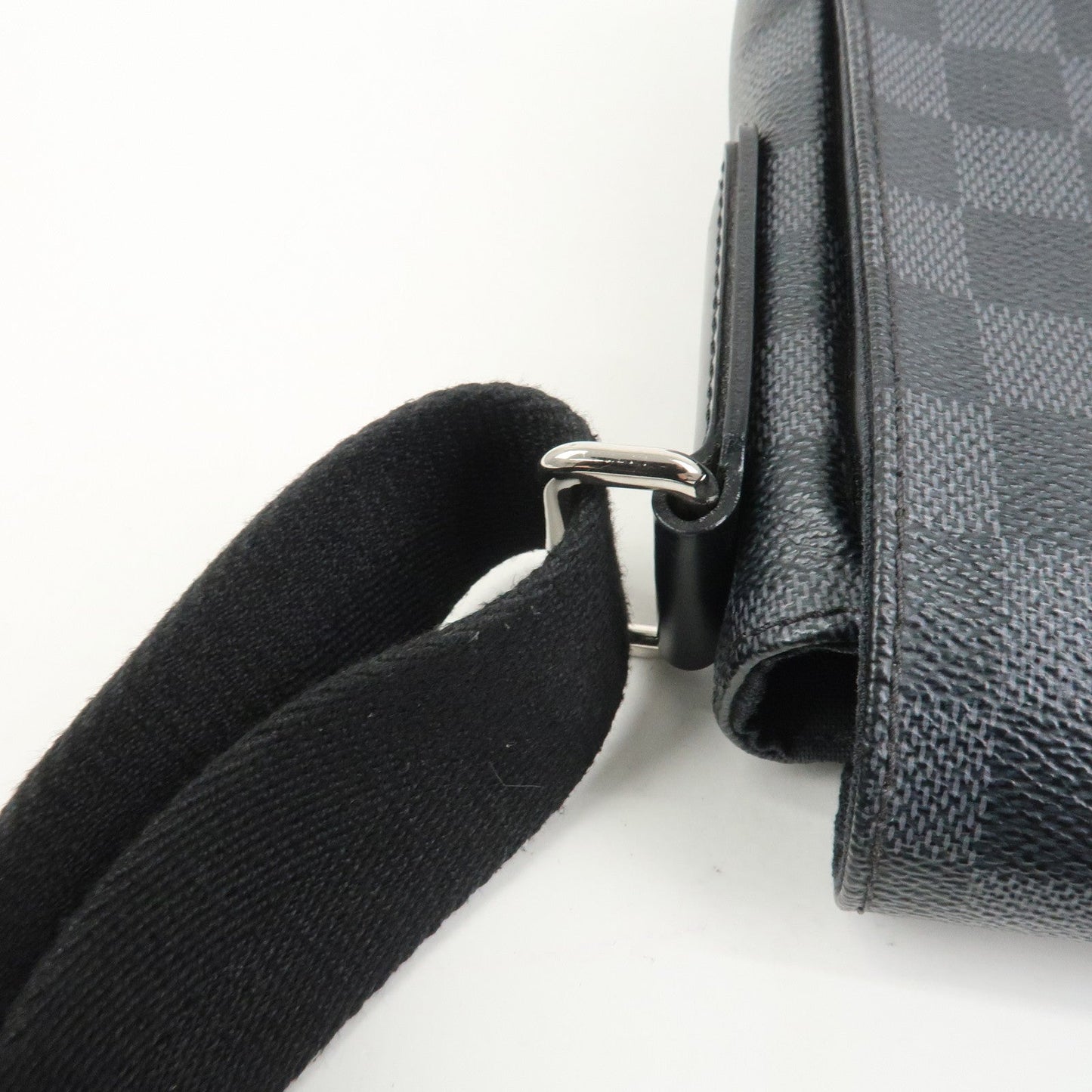 Louis Vuitton Damier Graphite District PM Shoulder Bag Noir N41260【Pre-order】