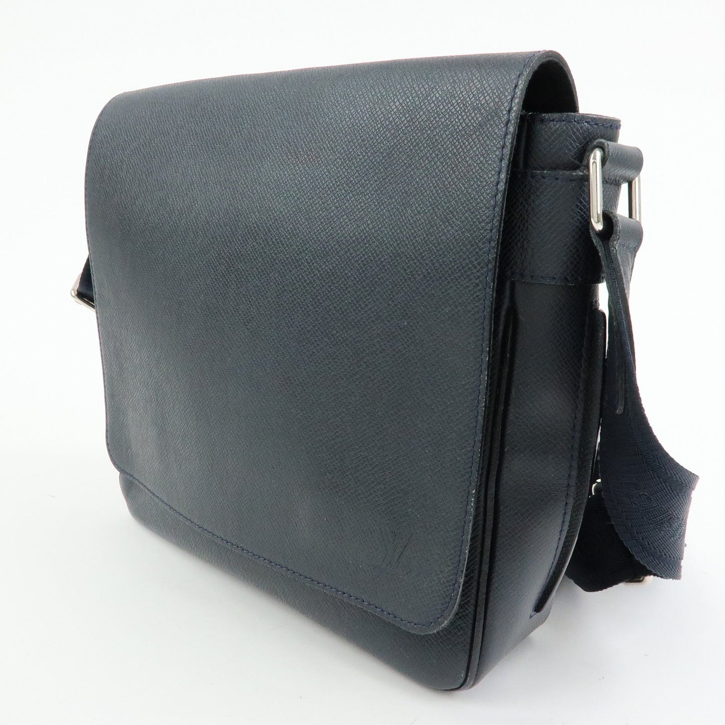 Louis Vuitton Taiga Leather Shoulder Crossbody Bag Boreal M32632【Pre-order】