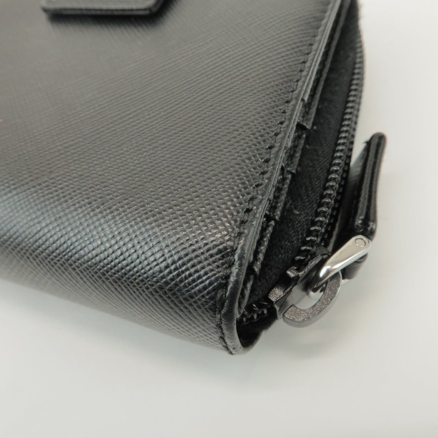 Prada Logo Leather Round Zippy Bi-fold Wallet Black 1ML522【Pre-order】