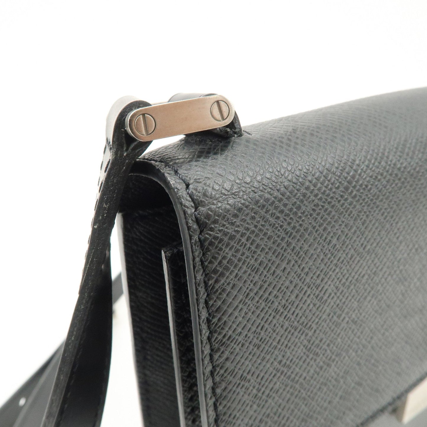 Louis Vuitton Taiga Pochette Kurgan Shoulder Bag Ardoise M32442【Pre-order】