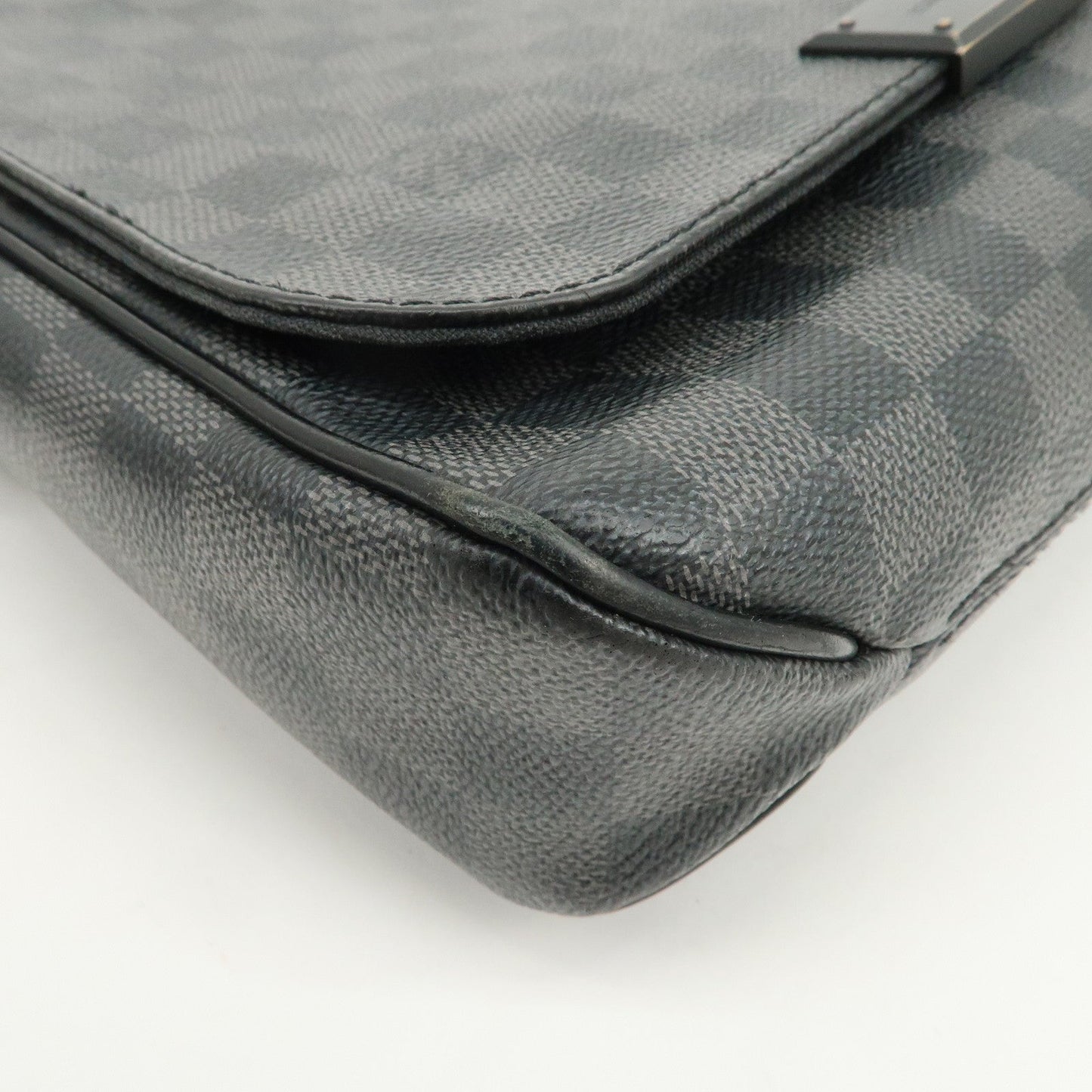 Louis Vuitton Damier Graphite District PM Shoulder Bag Noir N41260【Pre-order】
