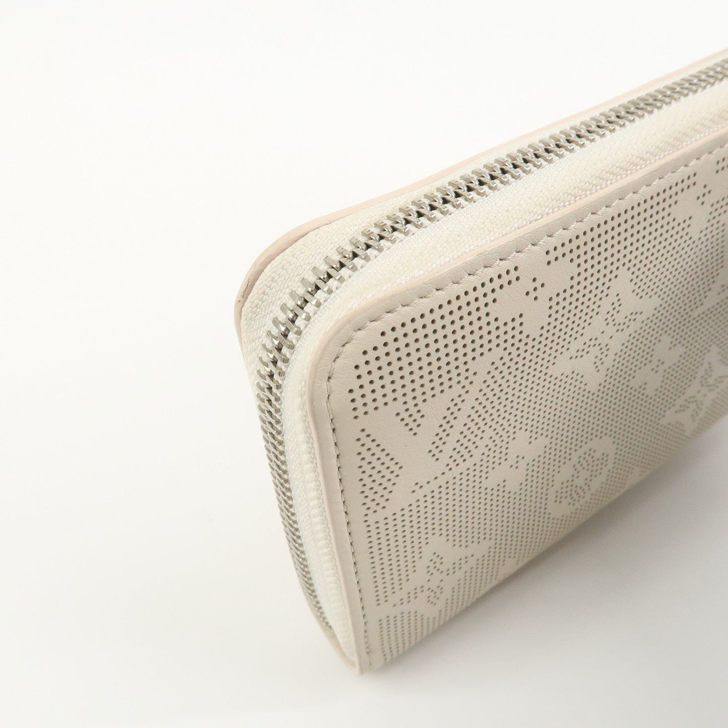 Louis Vuitton Monogram Mahina Reverse Round Zippy Wallet M83029【Pre-order】