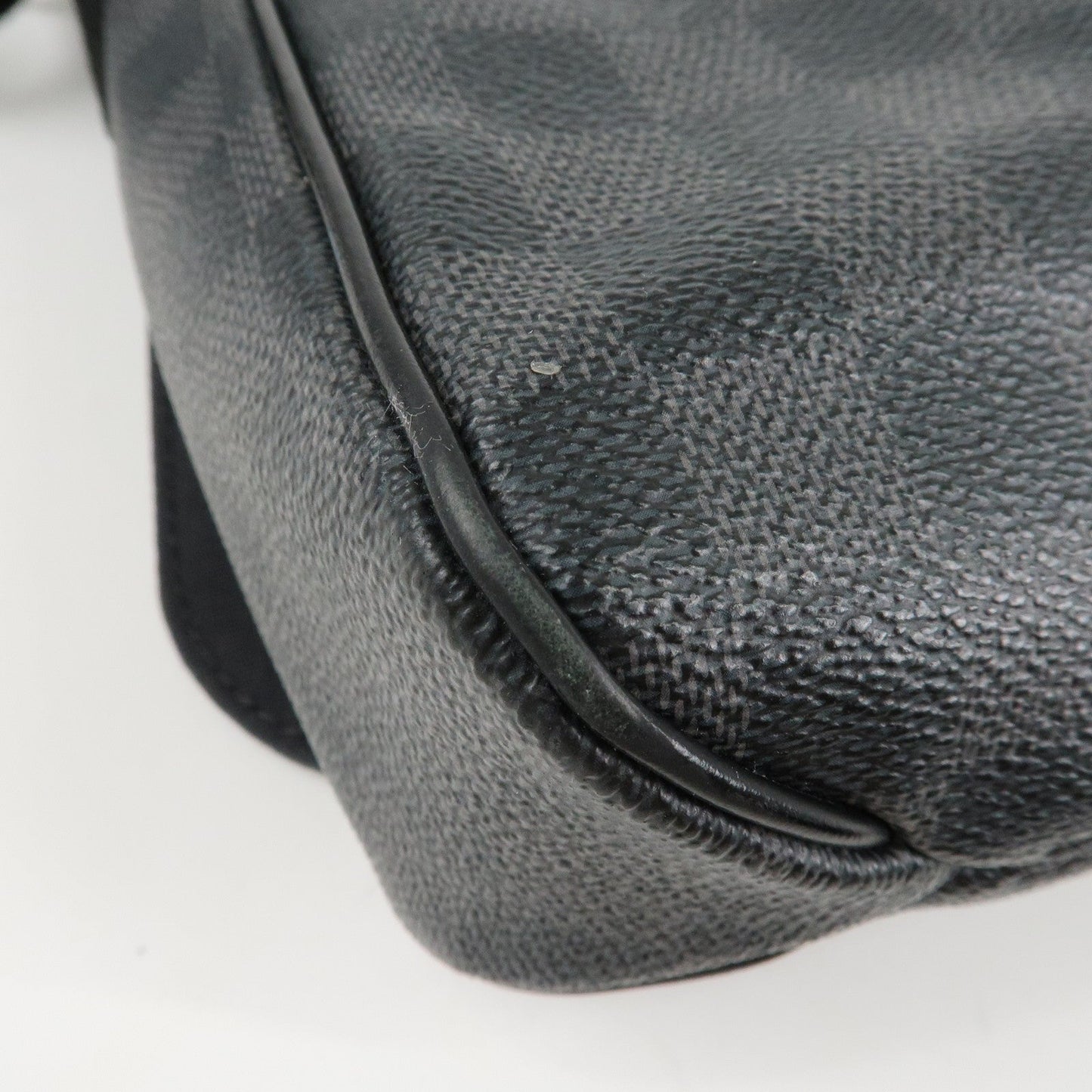Louis Vuitton Damier Graphite District PM Shoulder Bag Black N41260【Pre-order】