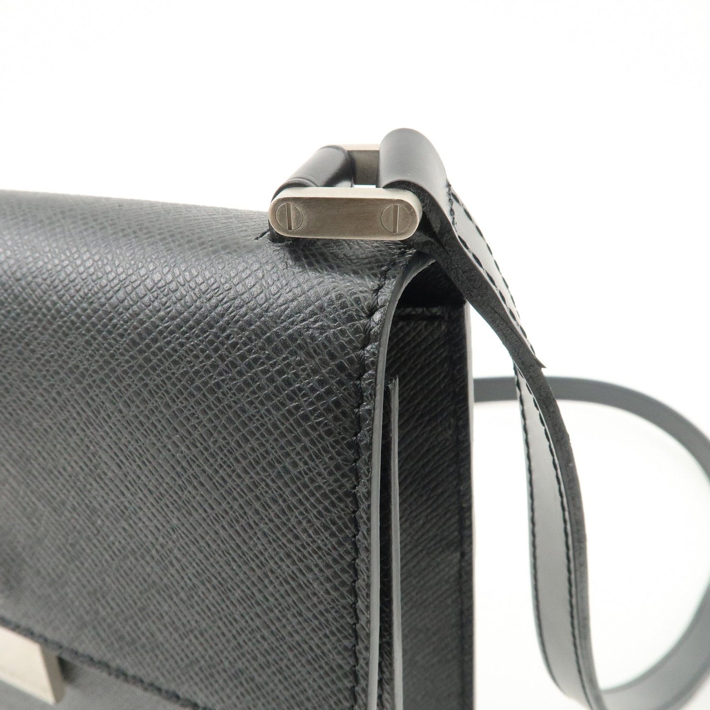 Louis Vuitton Taiga Pochette Kurgan Shoulder Bag Ardoise M32442【Pre-order】
