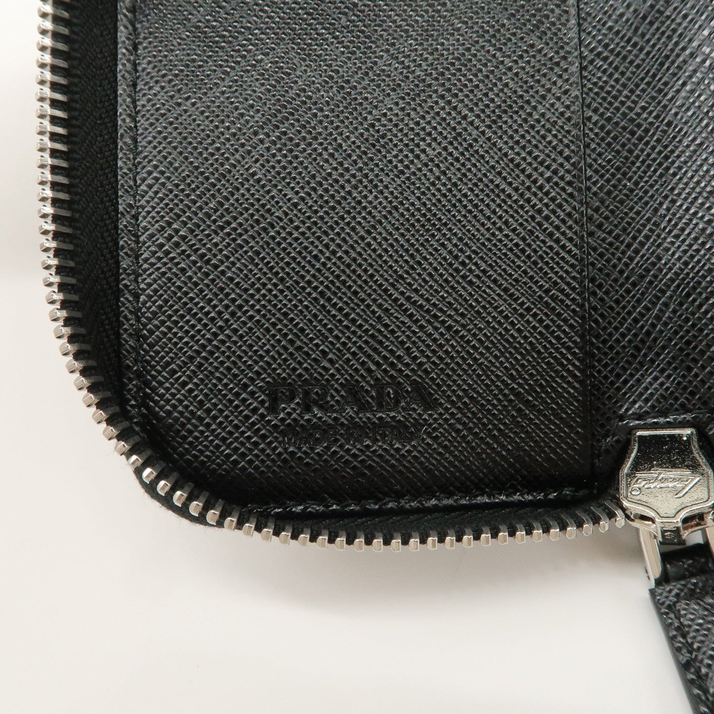 Prada Saffiano Leather Round Zippy Key Case Black 2PG604 Used【Pre-order】