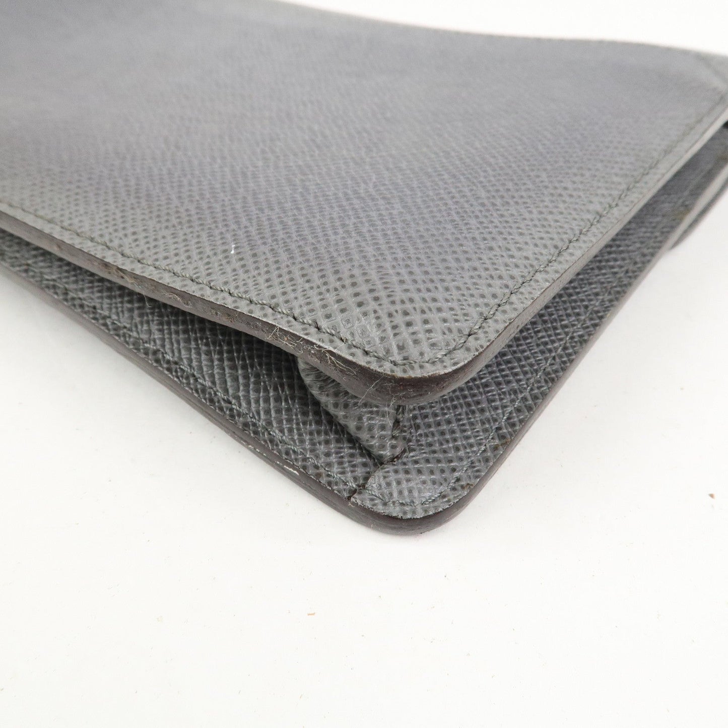 Louis Vuitton Taiga Leather Neo Belaia Clutch Bag Glacier M32683【Pre-order】