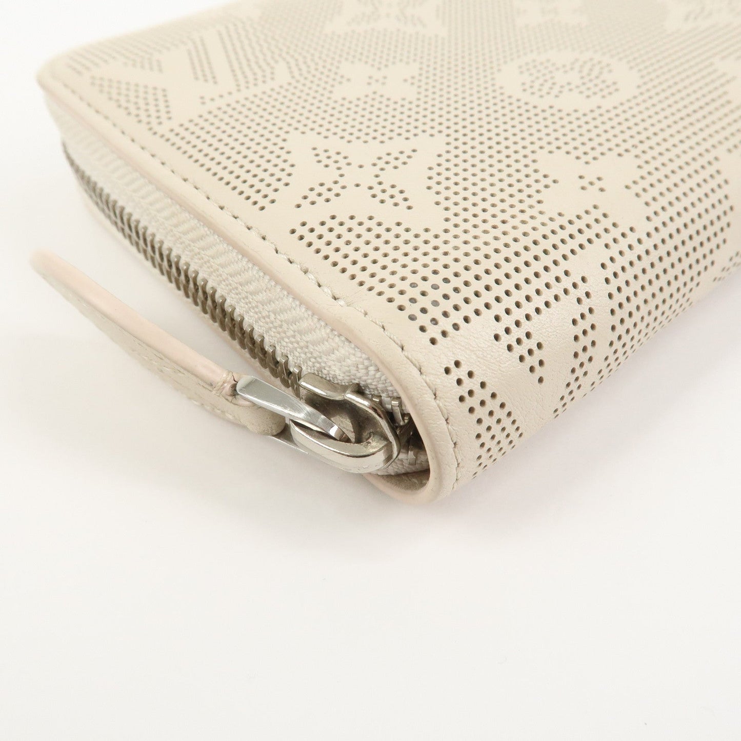 Louis Vuitton Monogram Mahina Reverse Round Zippy Wallet M83029【Pre-order】