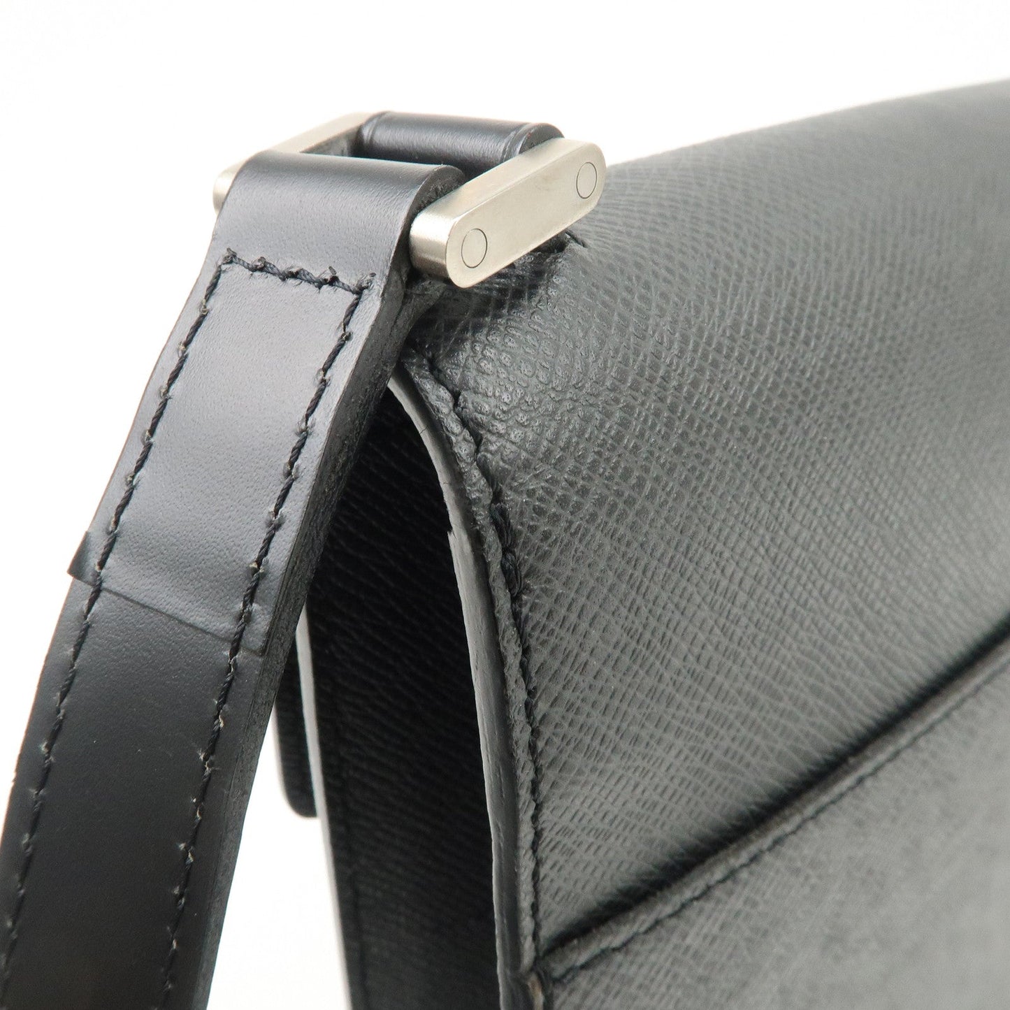 Louis Vuitton Taiga Pochette Kurgan Shoulder Bag Ardoise M32442【Pre-order】