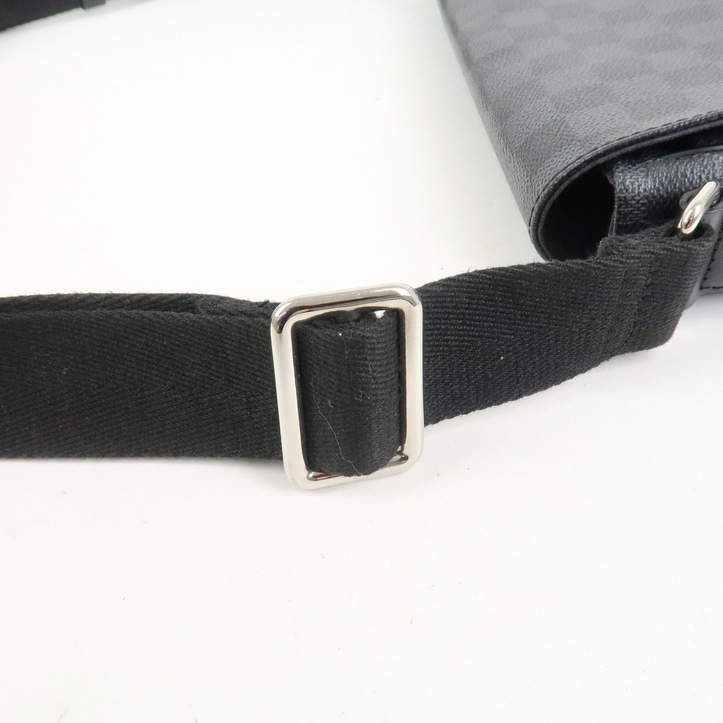 Louis Vuitton Damier Graphite District PM Shoulder Bag Noir N41260【Pre-order】