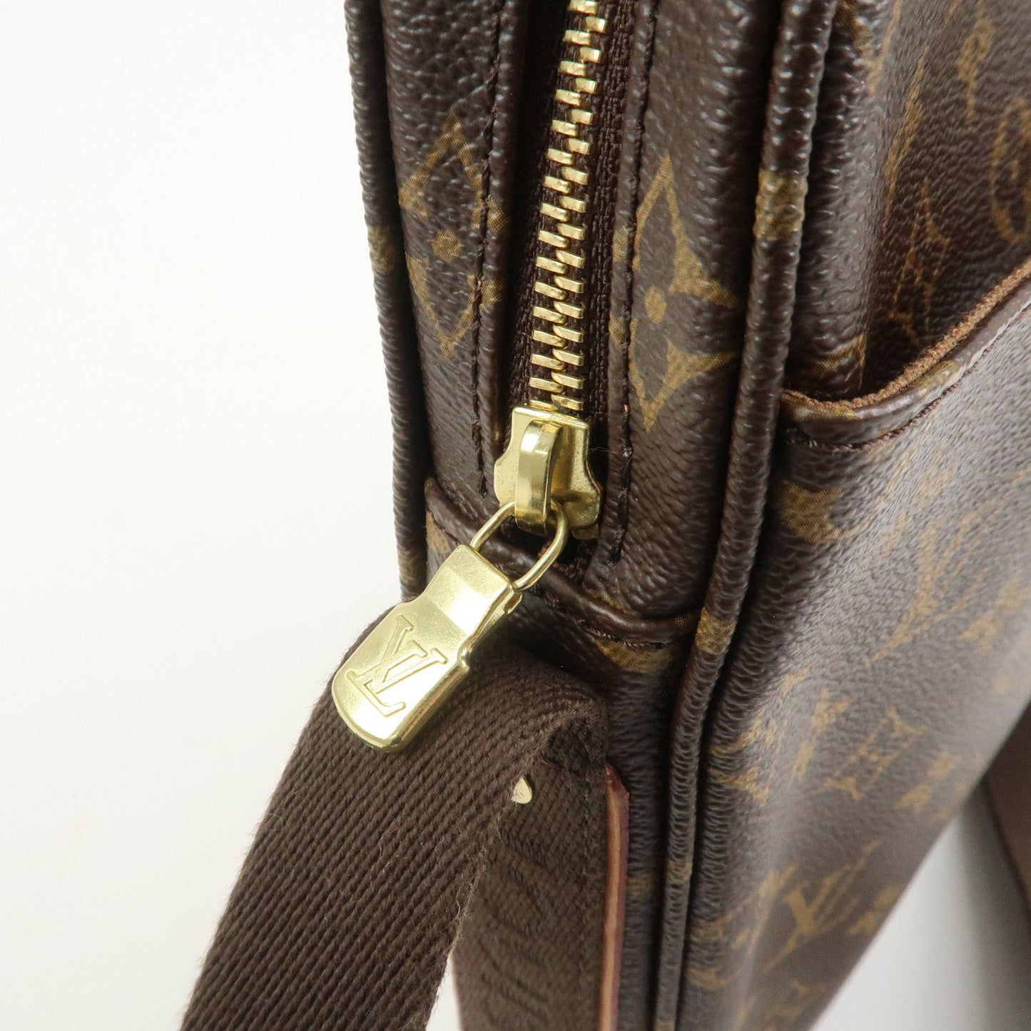 Louis Vuitton Monogram Trotteur Beaubourg Shoulder Bag Brown M97037【Pre-order】