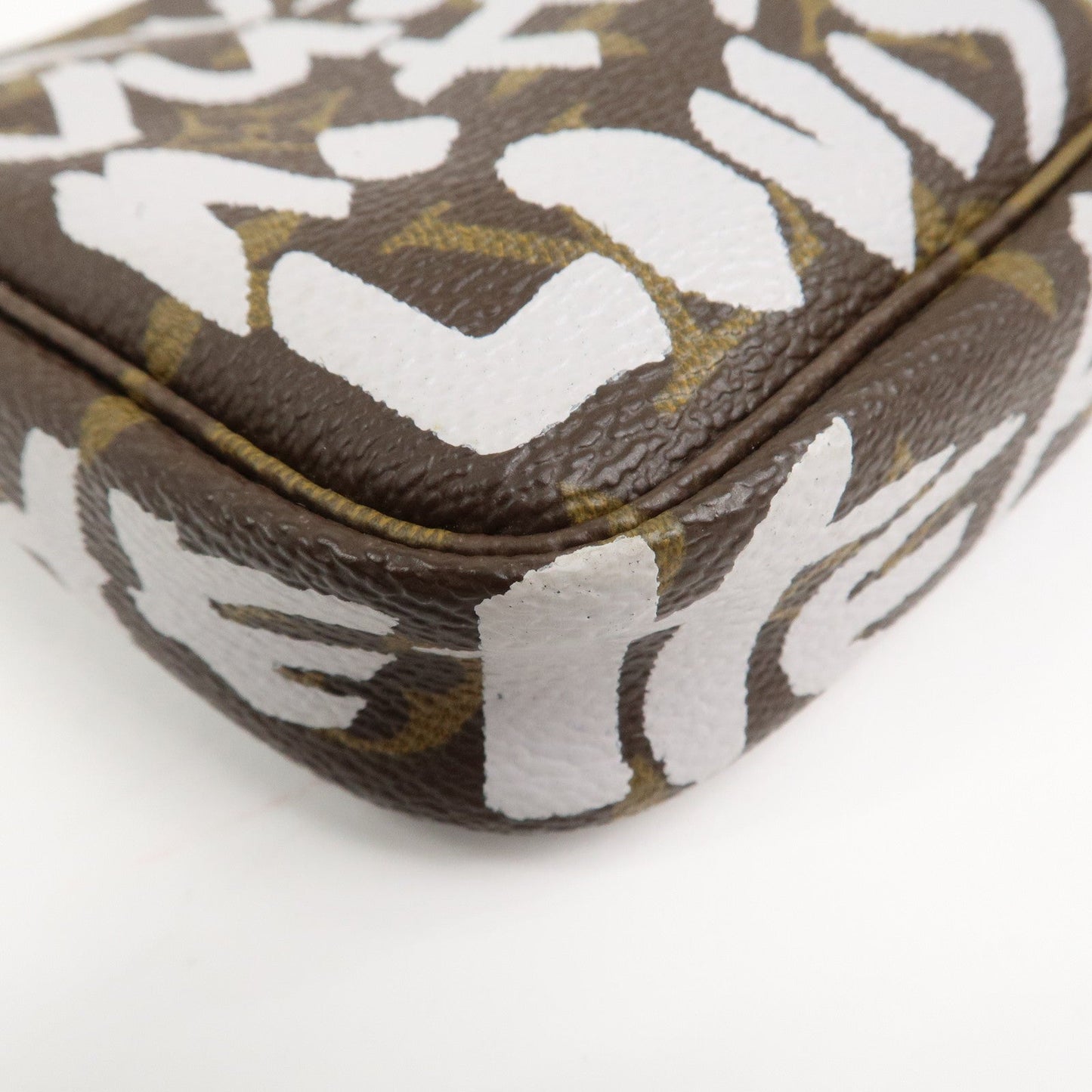 Louis Vuitton Monogram Graffiti Pochette Accessoires Pouch M92192【Pre-order】