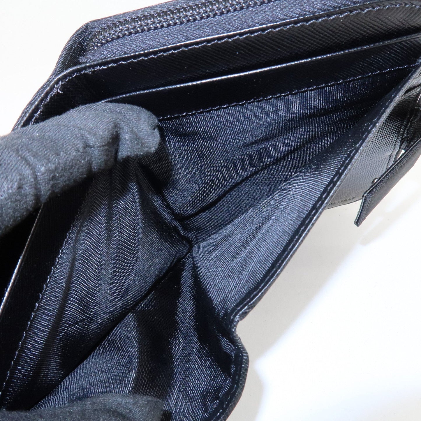 Prada Nylon Saffiano Leather Bi-fold Round zippy Wallet Black Used【Pre-order】