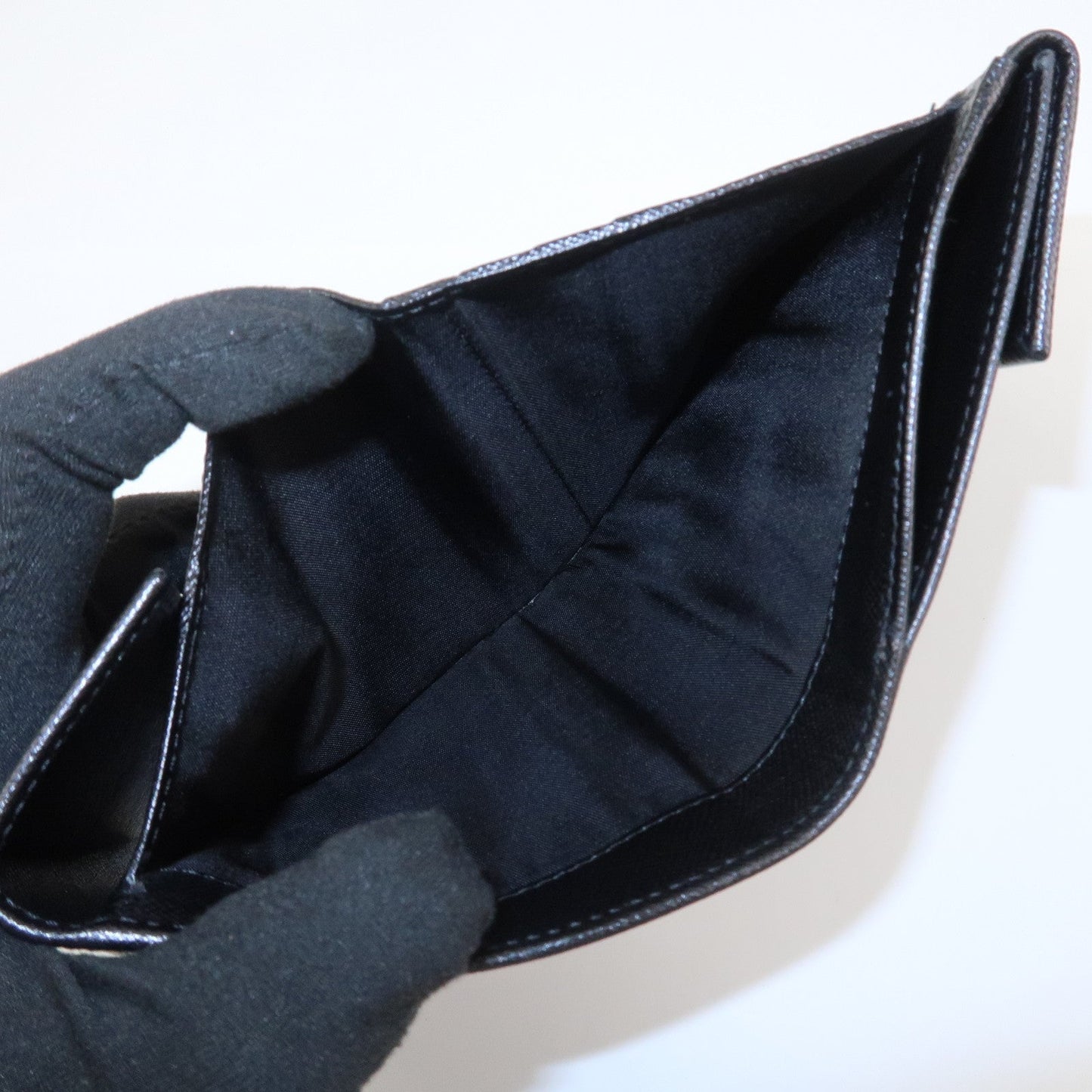 Prada Triangle Logo Saffiano Leather Compact Wallet Black M53X【Pre-order】