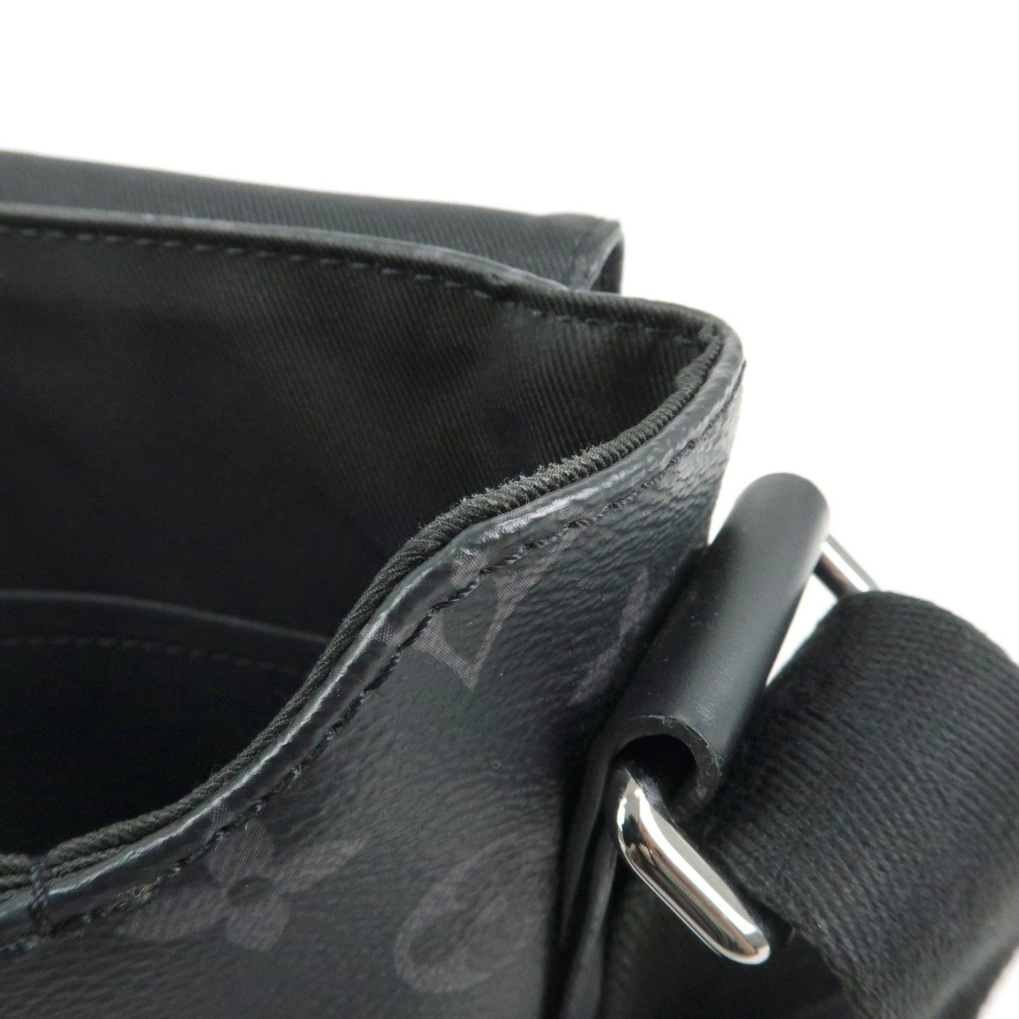 Louis Vuitton Monogram Eclipse District PM Crossbody Bag M44000【Pre-order】