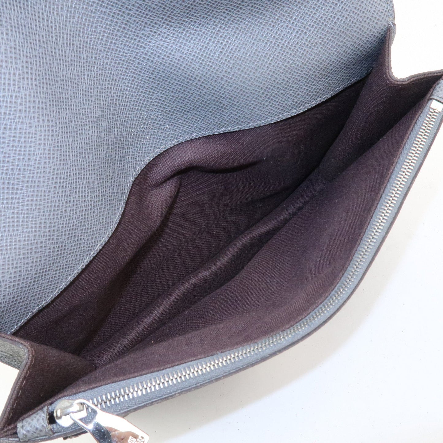 Louis Vuitton Taiga Leather Neo Belaia Clutch Bag Glacier M32683【Pre-order】