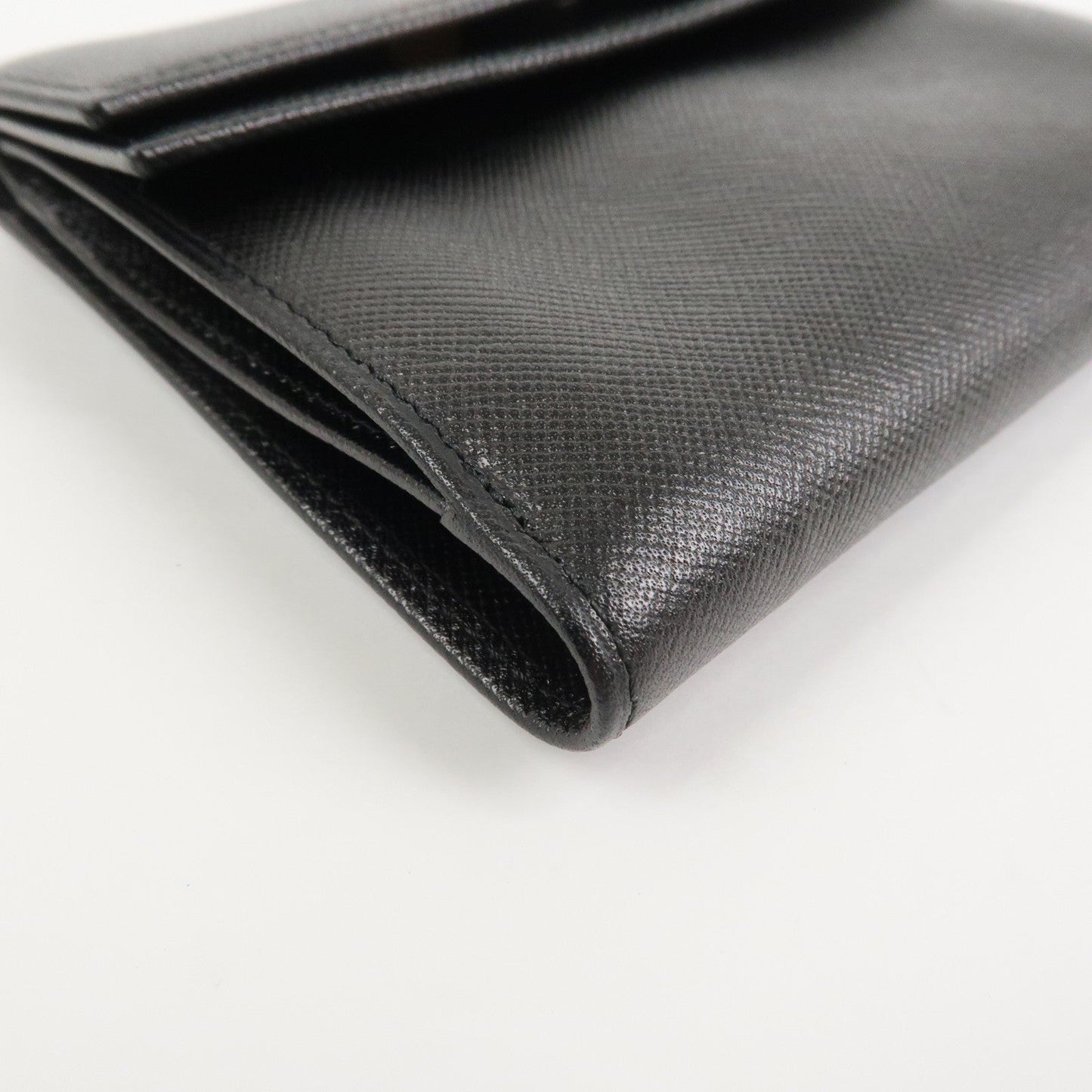 Prada Triangle Logo Saffiano Leather Compact Wallet Black M53X【Pre-order】