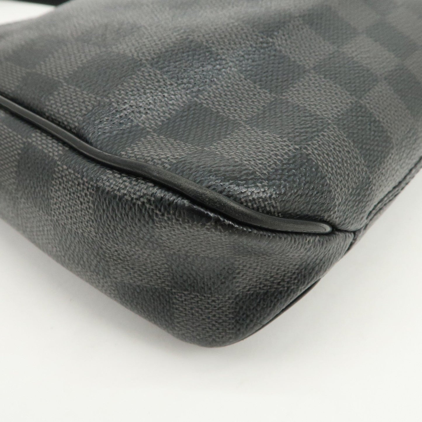 Louis Vuitton Damier Graphite District PM Shoulder Bag Noir N41260【Pre-order】