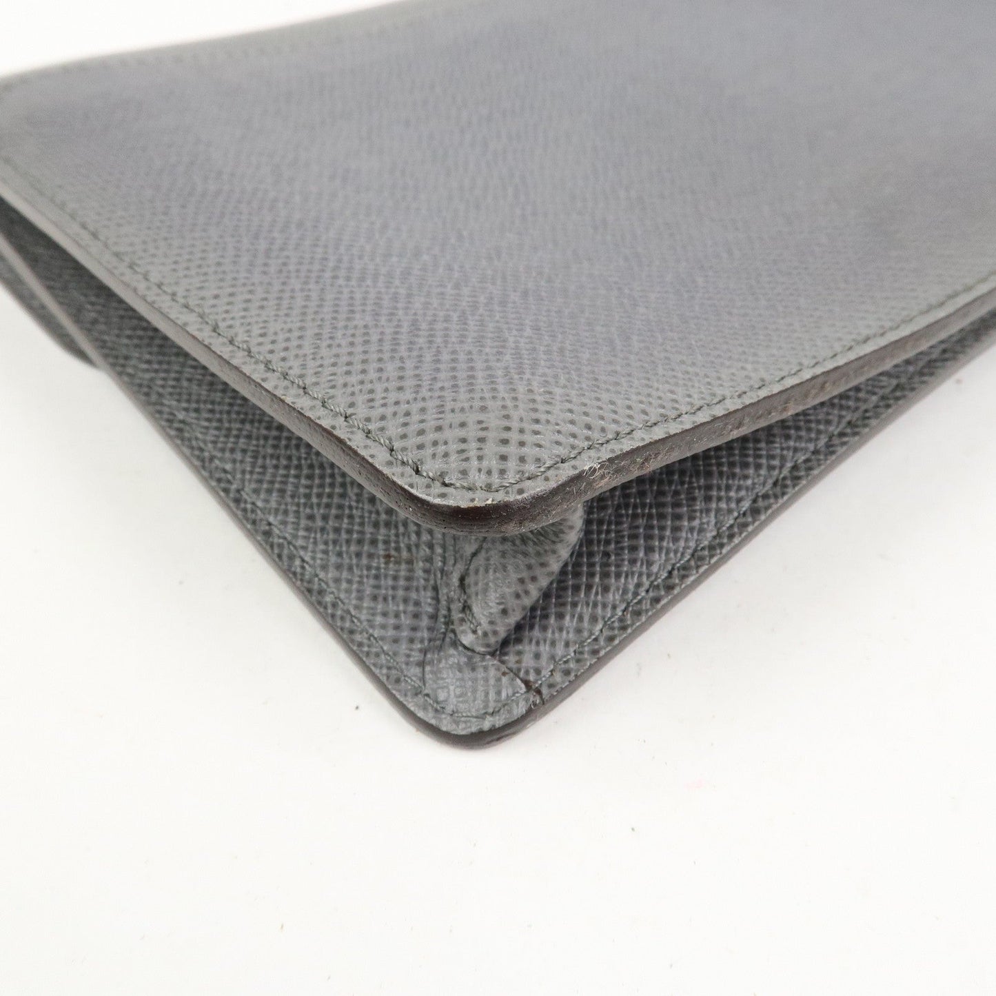 Louis Vuitton Taiga Leather Neo Belaia Clutch Bag Glacier M32683【Pre-order】