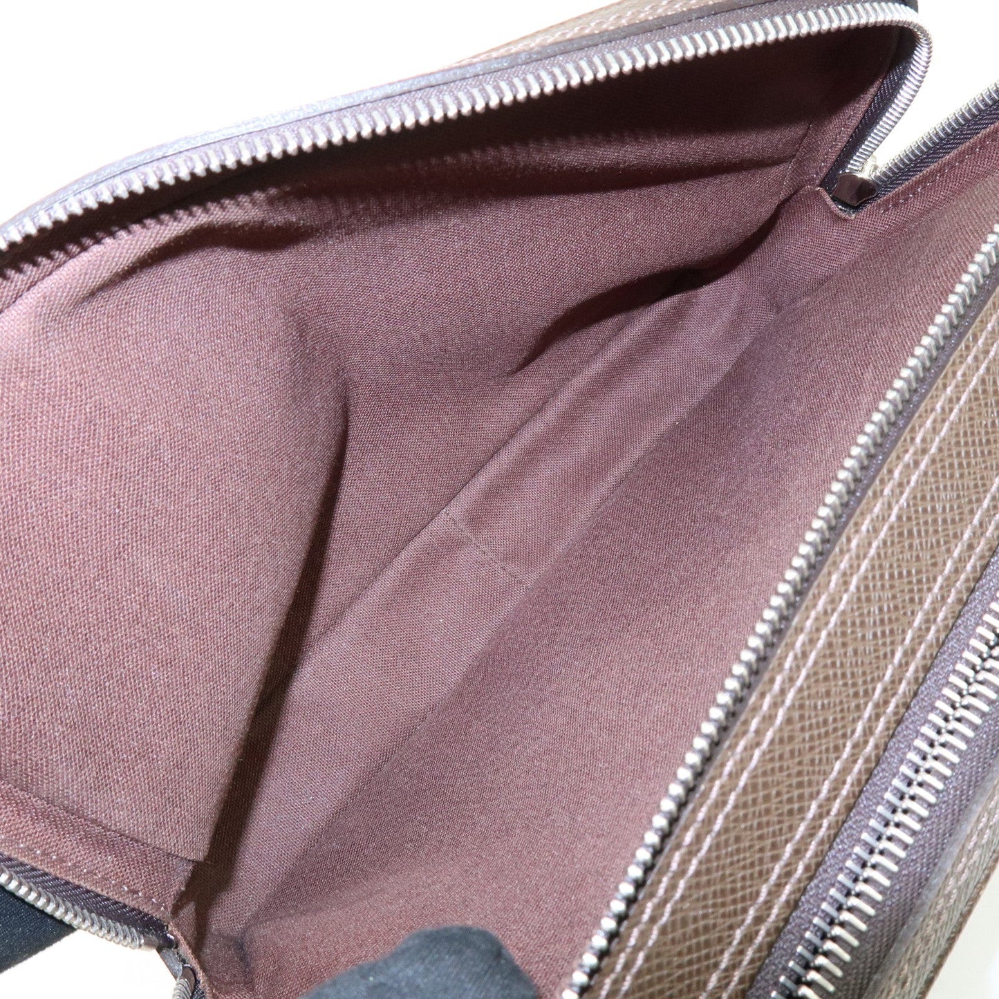Louis Vuitton Taiga Neo Pavel Clultch Bag Grizzly M31148【Pre-order】