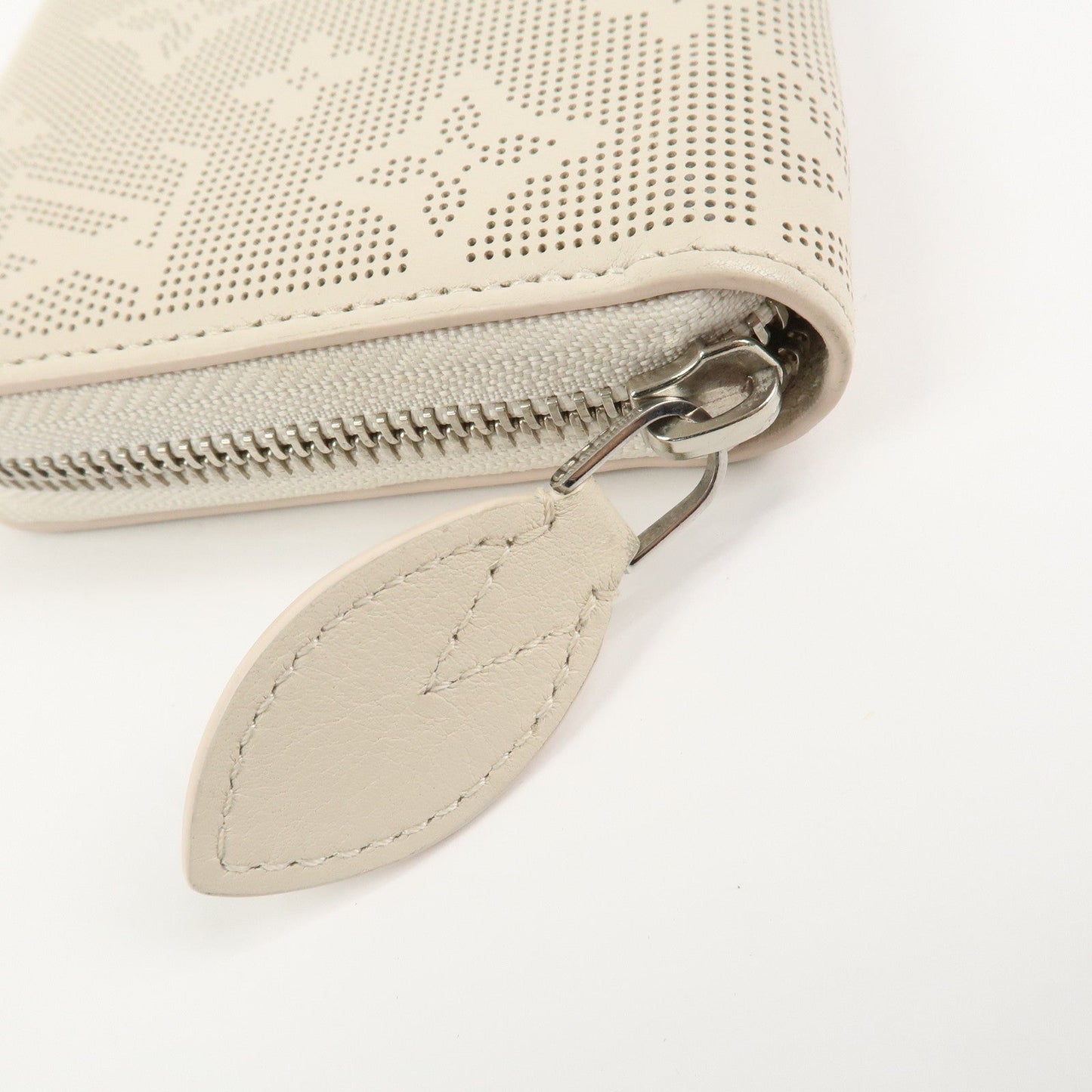 Louis Vuitton Monogram Mahina Reverse Round Zippy Wallet M83029【Pre-order】
