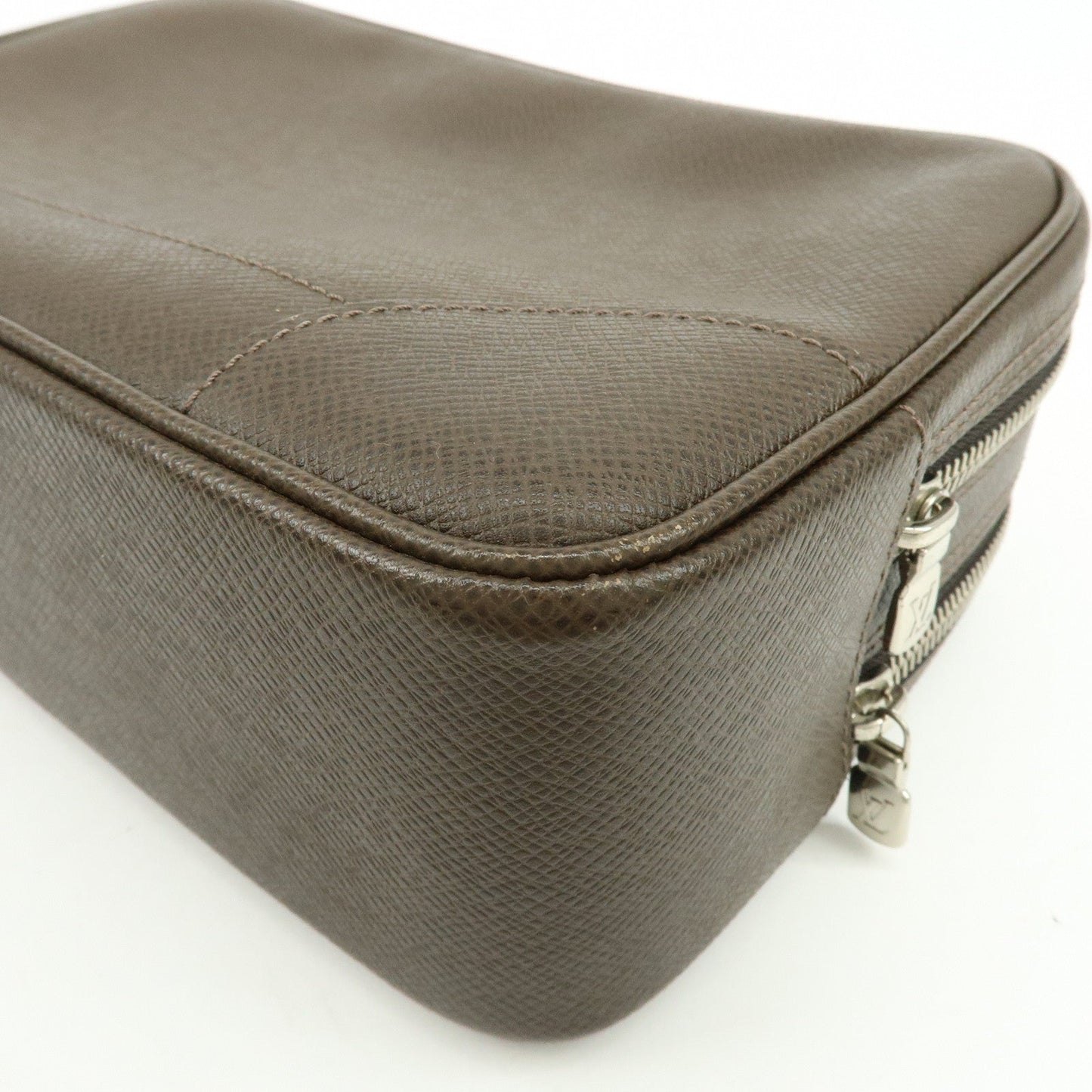 Louis Vuitton Taiga Neo Pavel Clultch Bag Grizzly M31148【Pre-order】