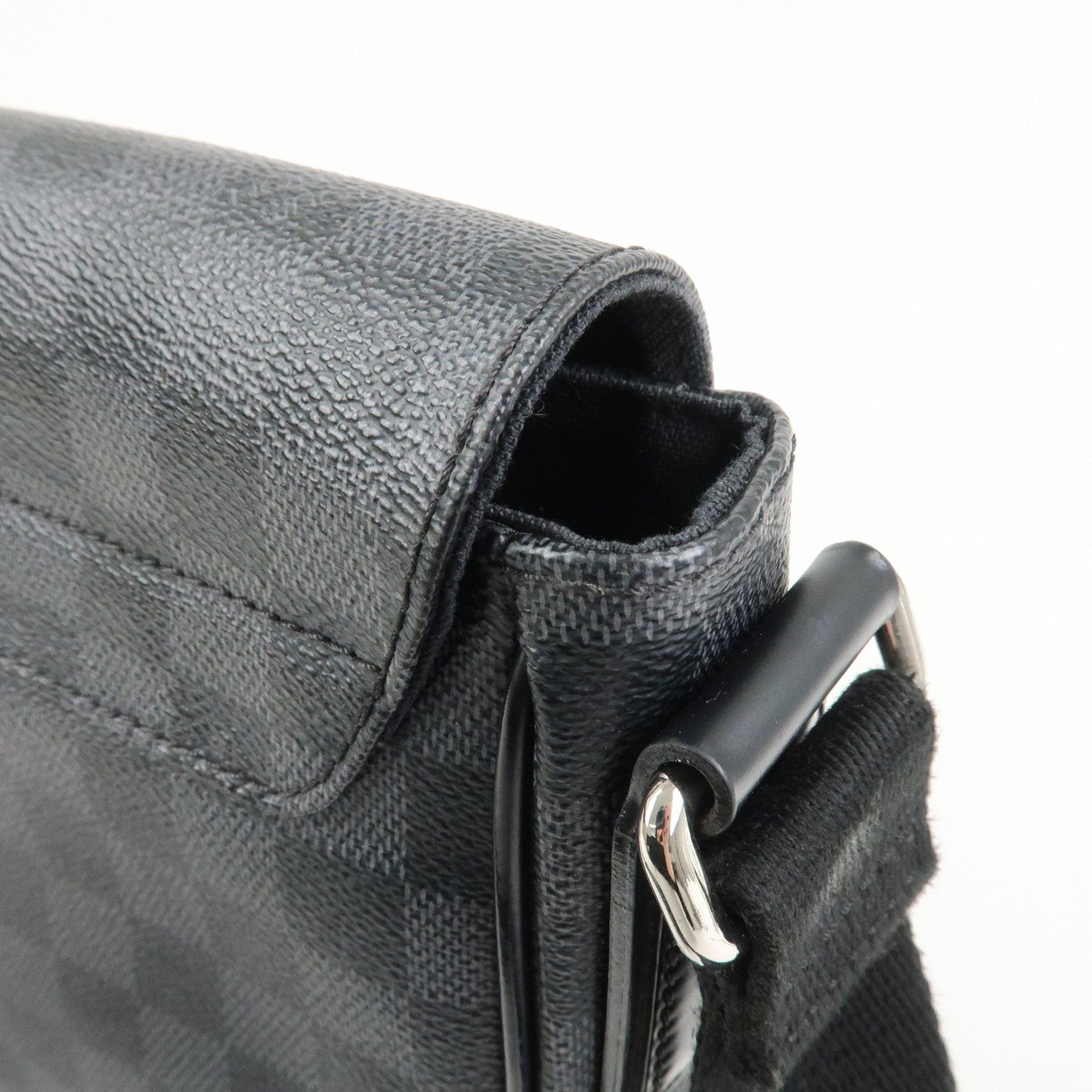 Louis Vuitton Damier Graphite District PM Shoulder Bag Noir N41260【Pre-order】