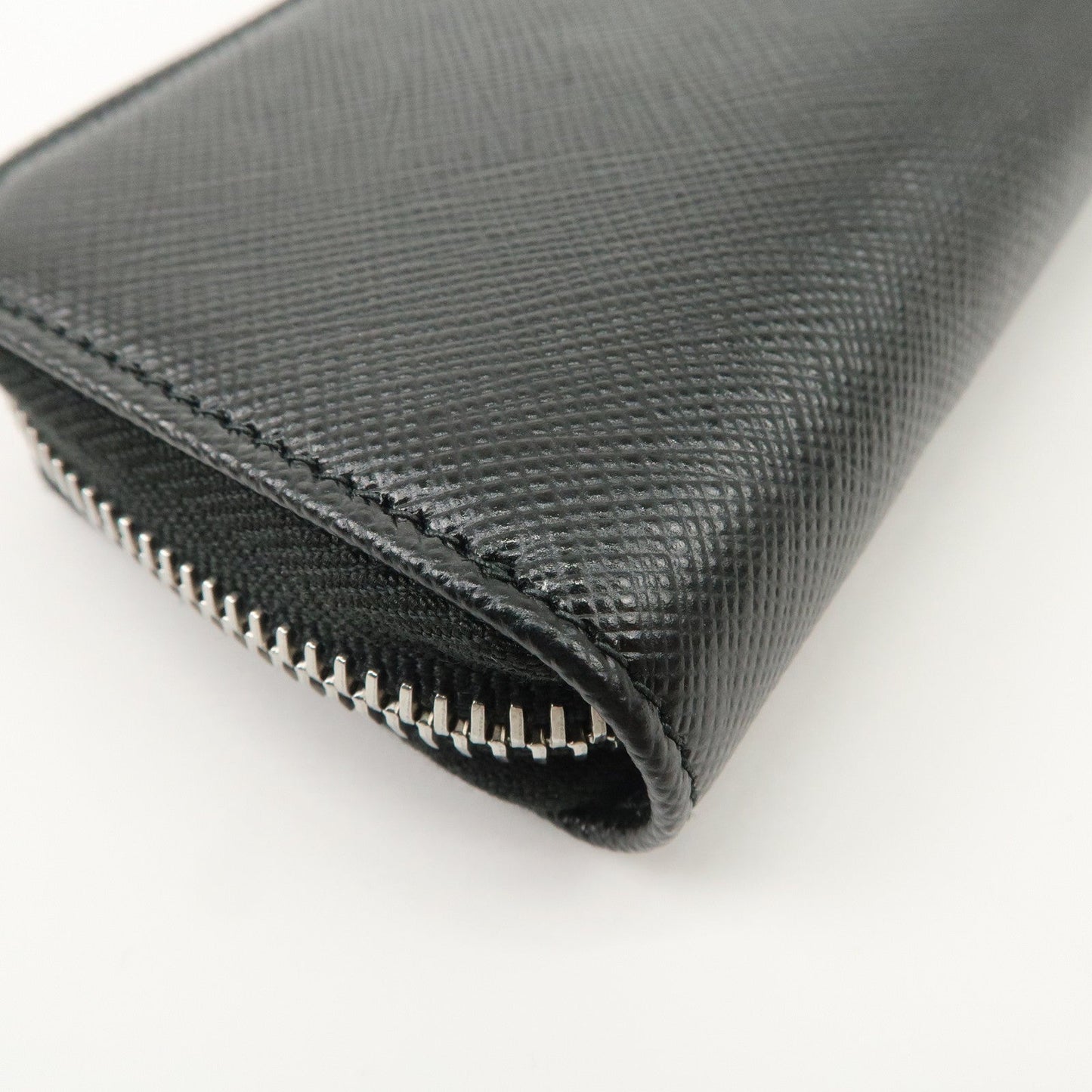 Prada Saffiano Leather Round Zippy Key Case Black 2PG604 Used【Pre-order】