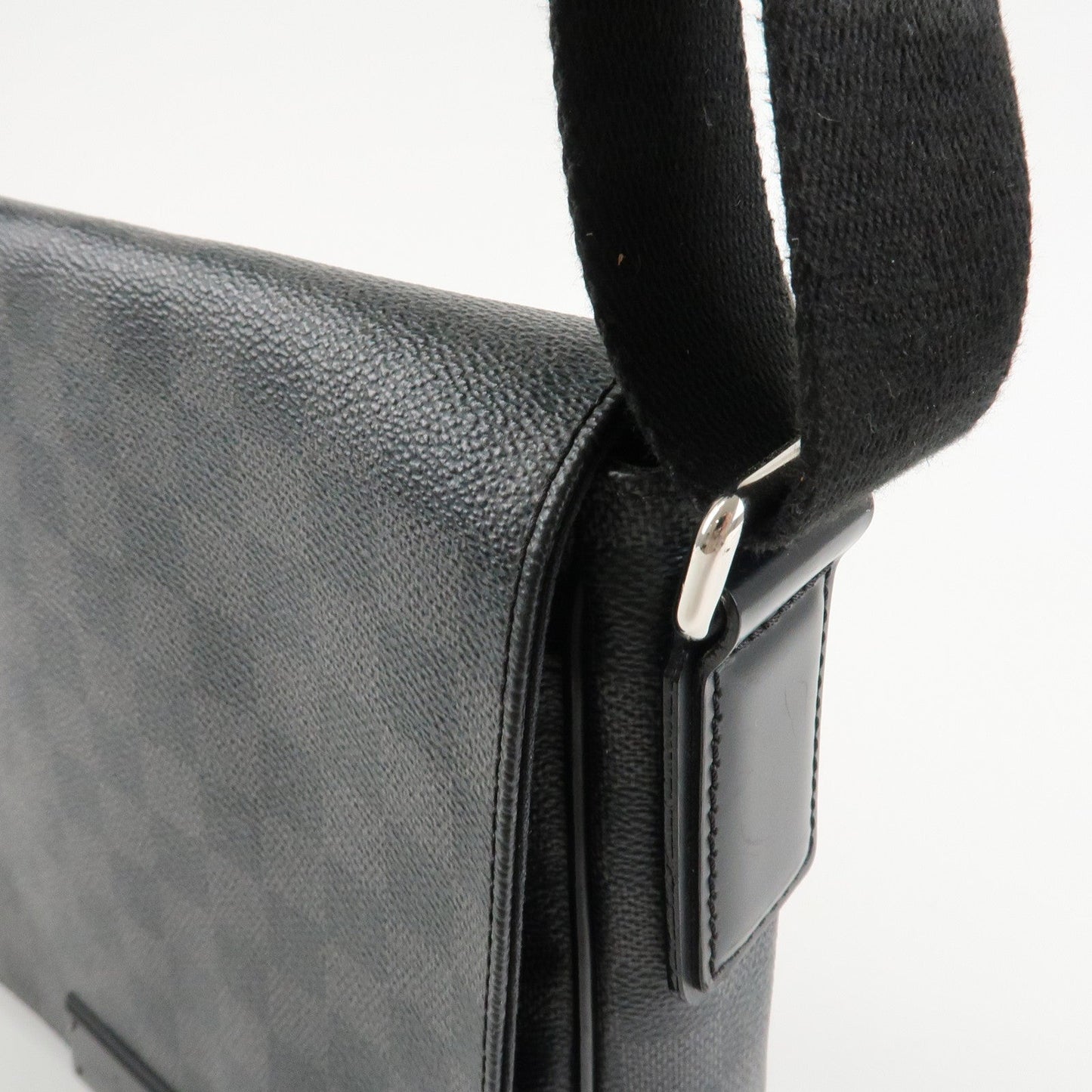 Louis Vuitton Damier Graphite District PM Shoulder Bag Black N41260【Pre-order】