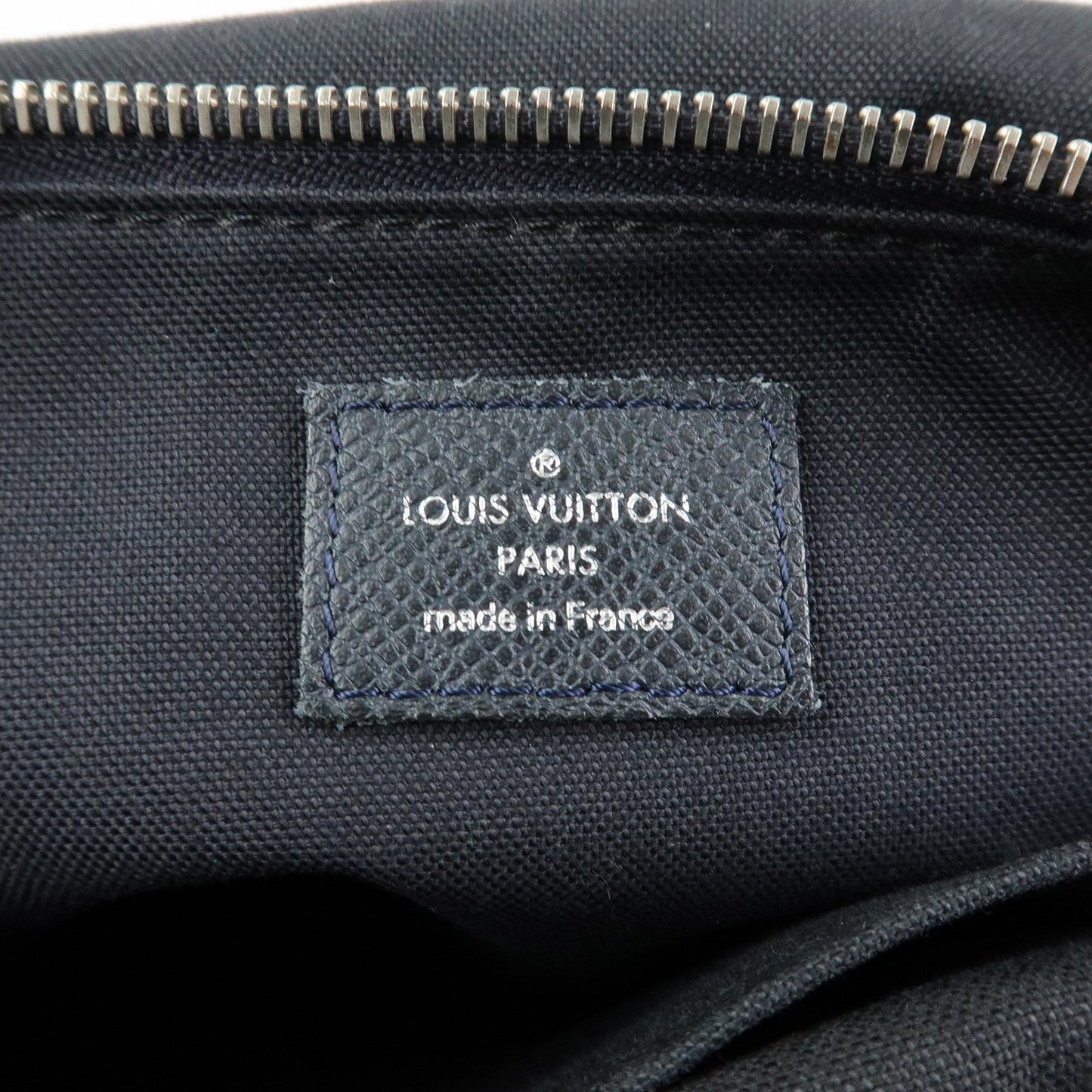 Louis Vuitton Taiga Leather Shoulder Crossbody Bag Boreal M32632【Pre-order】