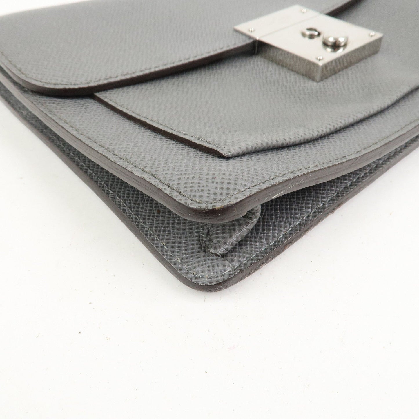 Louis Vuitton Taiga Leather Neo Belaia Clutch Bag Glacier M32683【Pre-order】