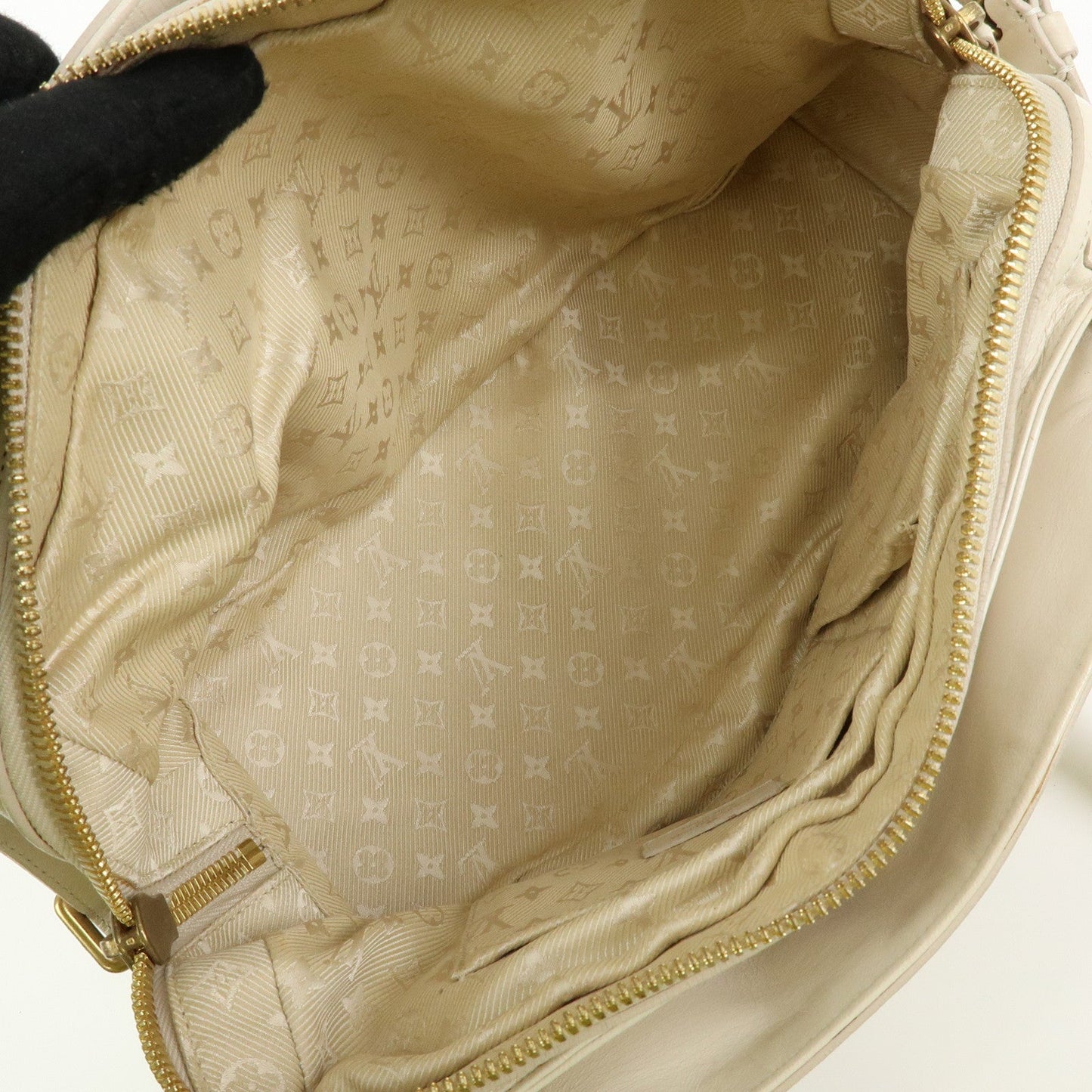 Louis Vuitton Cruise Line Rivet Bag Leather Hand Bag Ecru M95345【Pre-order】