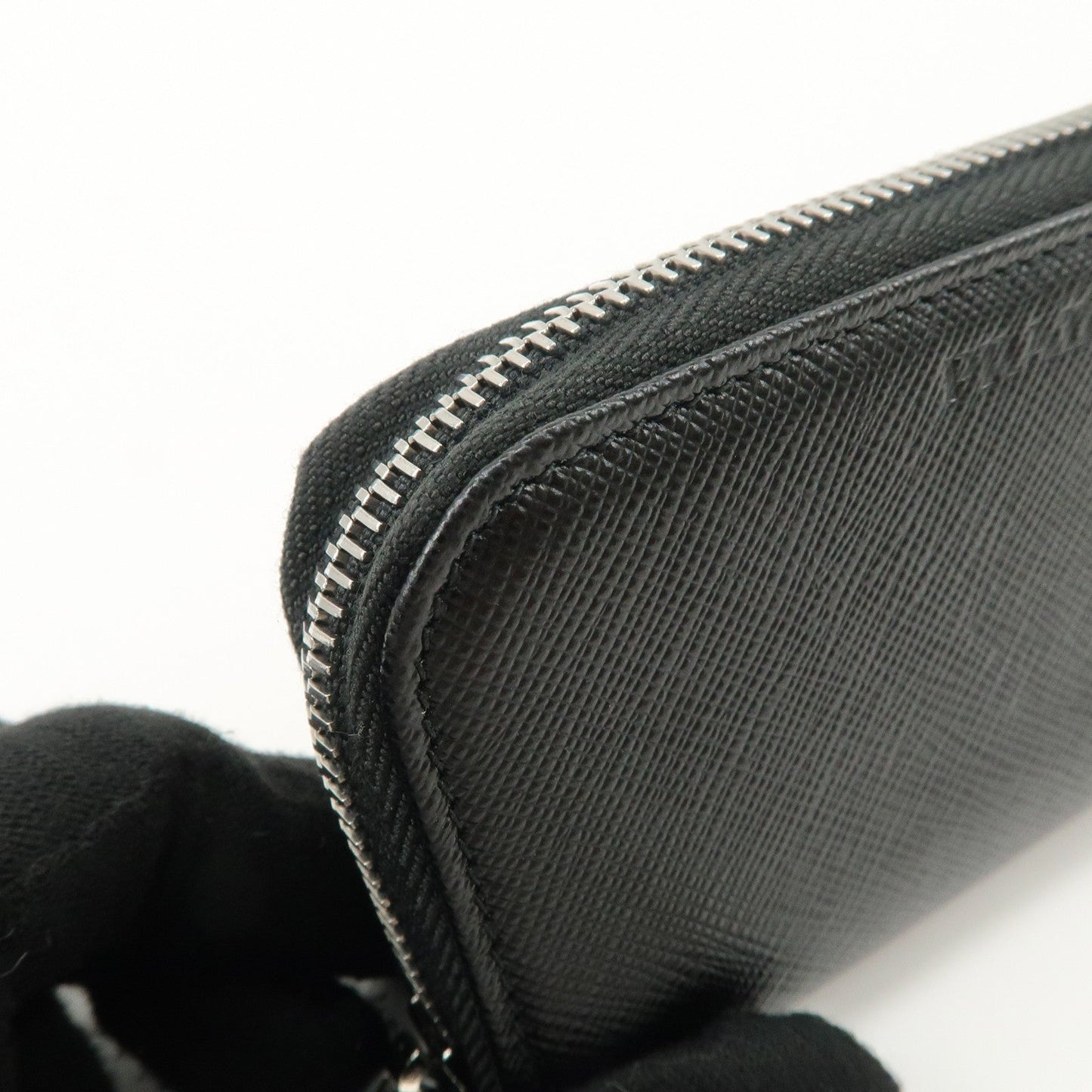Prada Saffiano Leather Round Zippy Key Case Black 2PG604 Used【Pre-order】