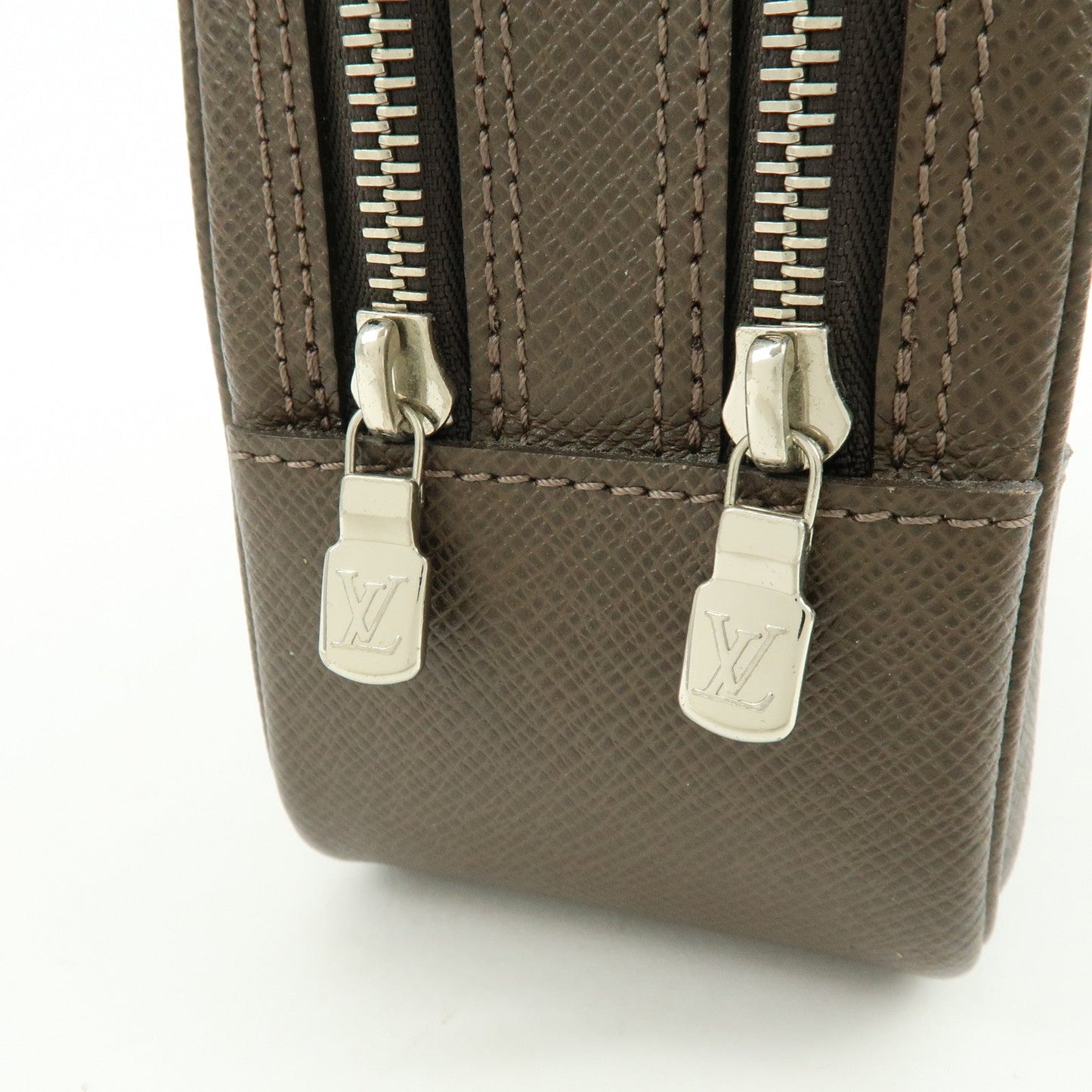 Louis Vuitton Taiga Neo Pavel Clultch Bag Grizzly M31148【Pre-order】