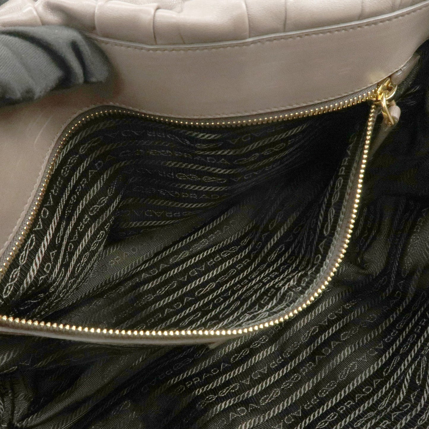Prada Logo Nappa Gaufre Leather Shoulder Bag Greige BR4443【Pre-order】