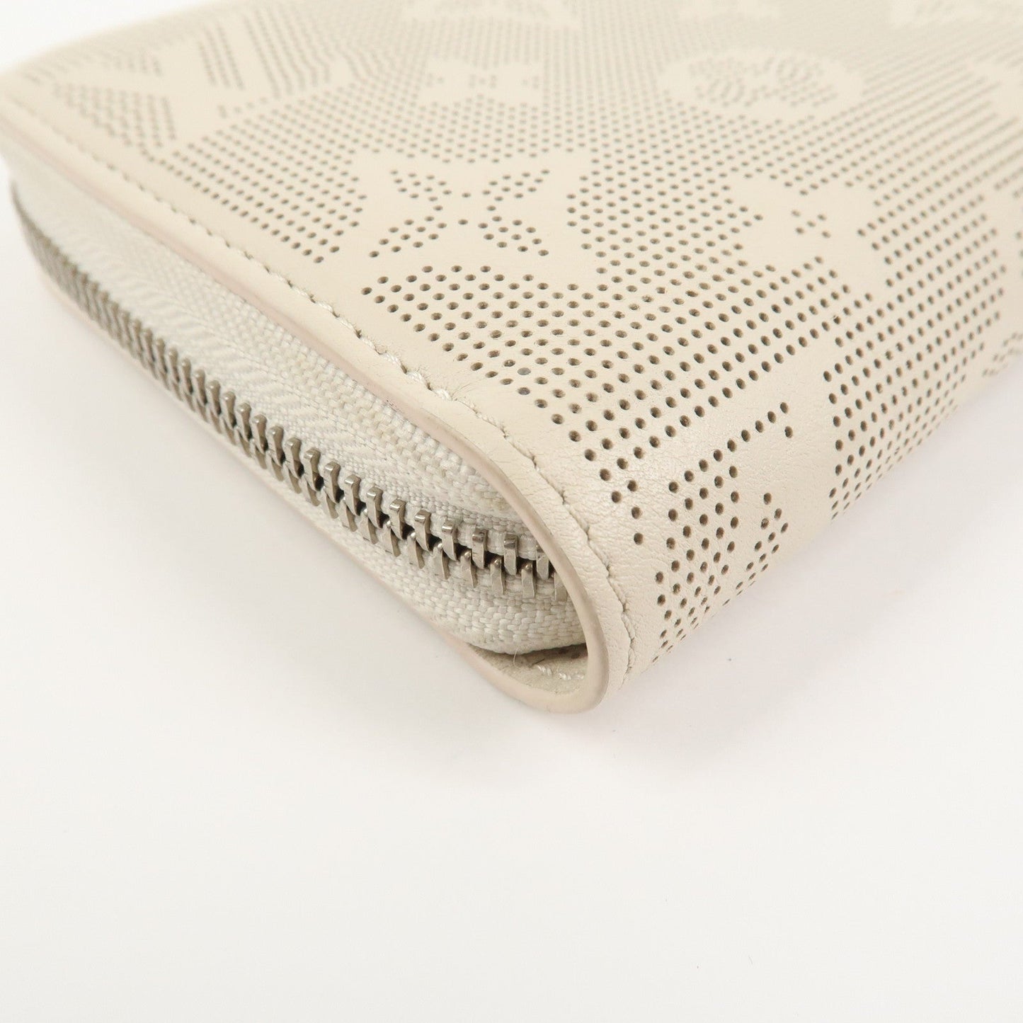 Louis Vuitton Monogram Mahina Reverse Round Zippy Wallet M83029【Pre-order】