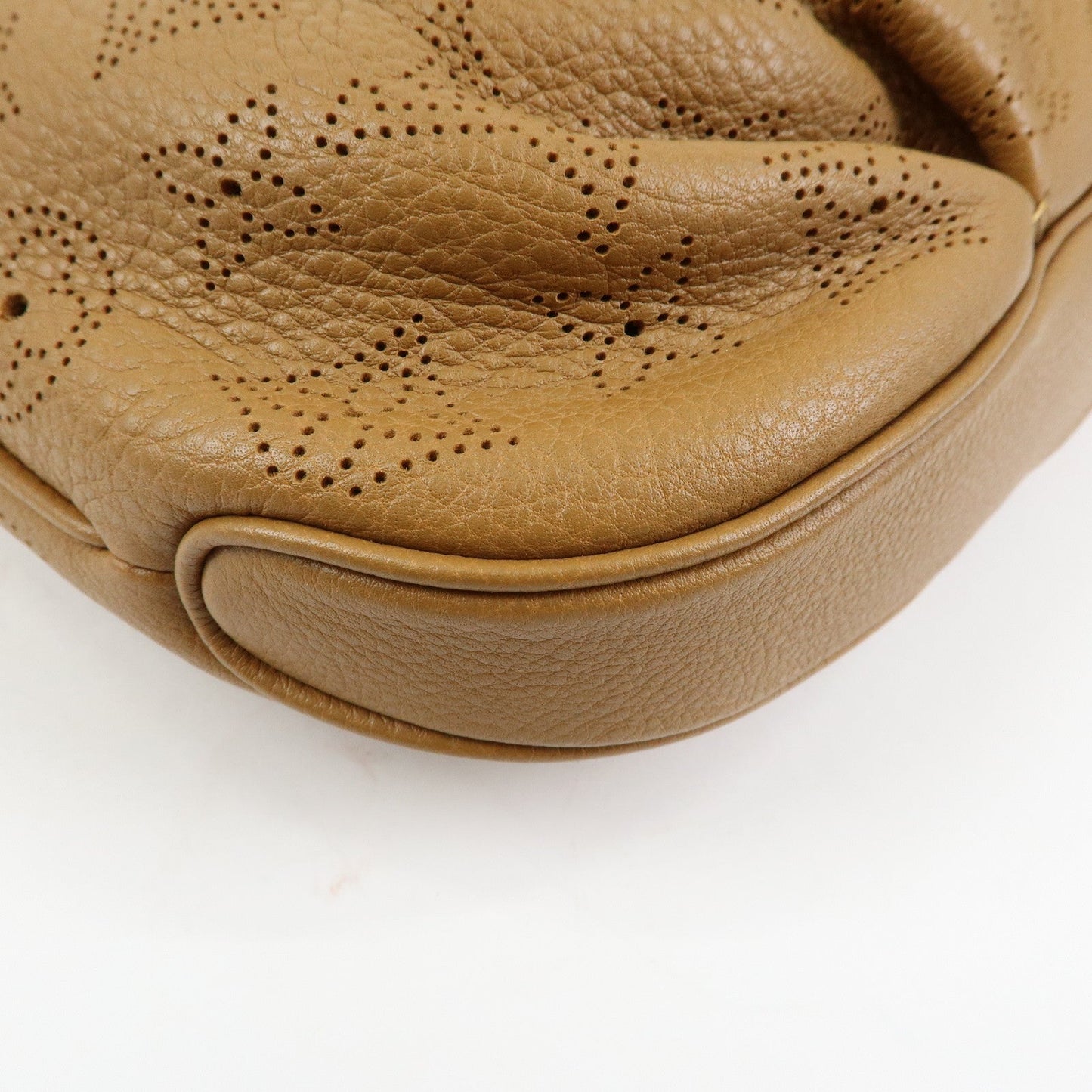 Louis Vuitton Monogram Mahina Selene MM Shoulder Bag Caramel M94214【Pre-order】
