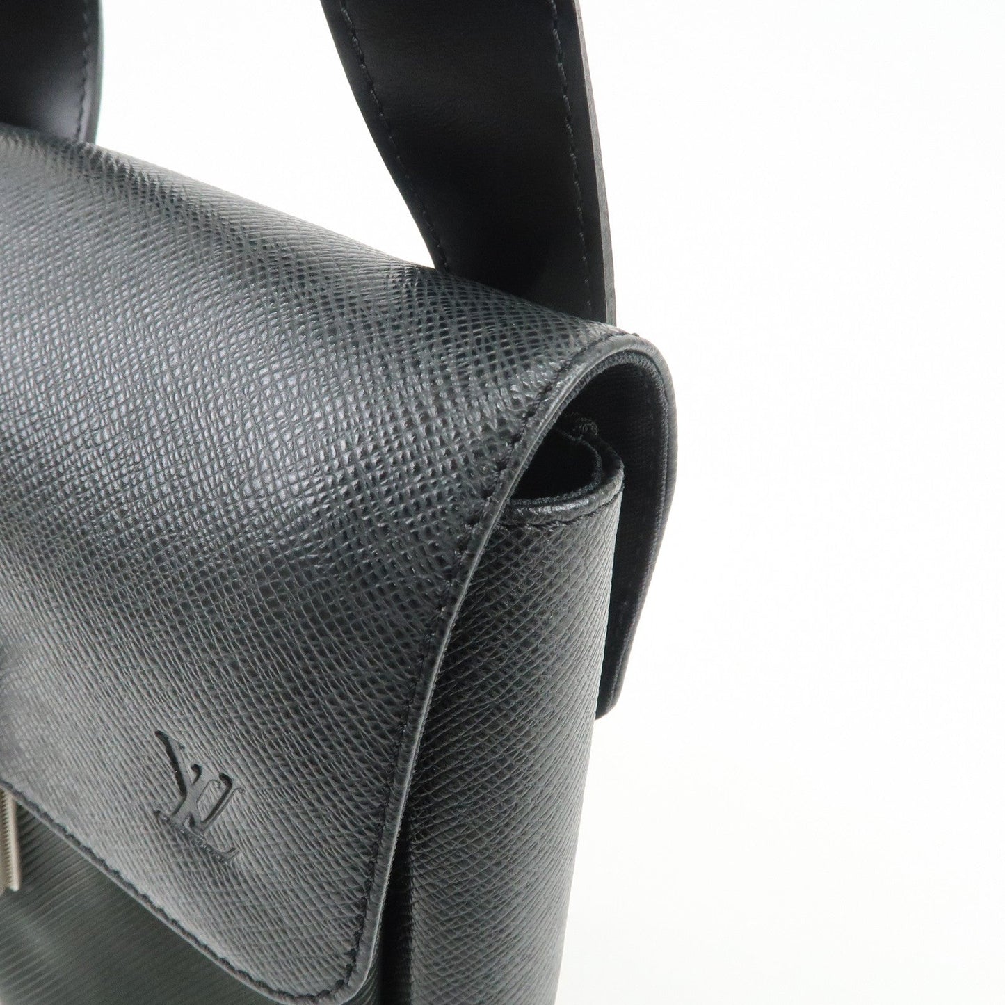 Louis Vuitton Taiga Saratov PM Shoulder Bag Ardoise M30892【Pre-order】