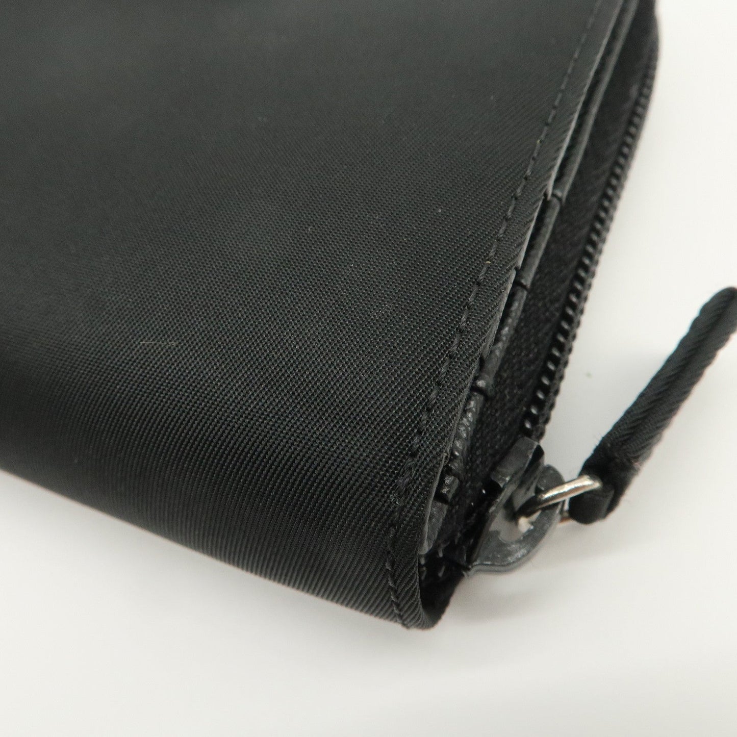 Prada Tessuto Nylon Bi-fold Round Zippy Compact Wallet Black M605【Pre-order】