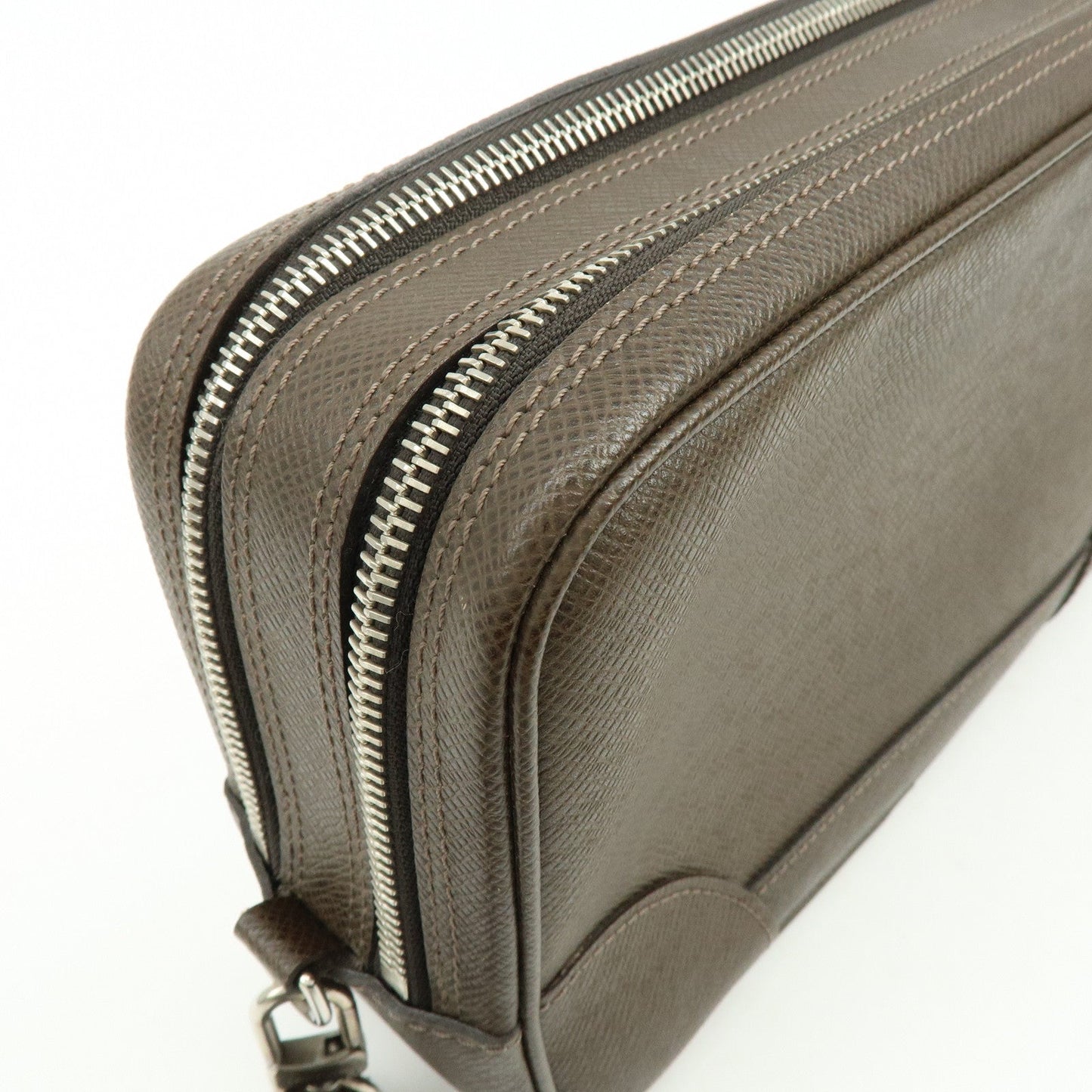 Louis Vuitton Taiga Neo Pavel Clultch Bag Grizzly M31148【Pre-order】