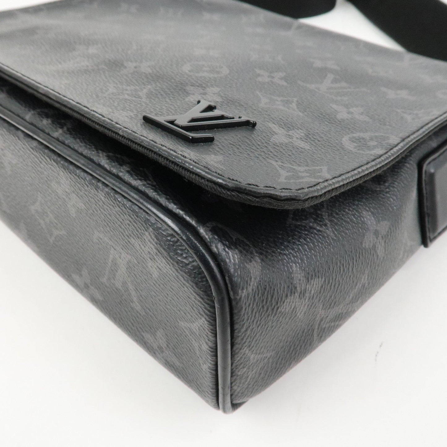 Louis Vuitton Monogram Eclipse District PM Crossbody Bag M44000【Pre-order】
